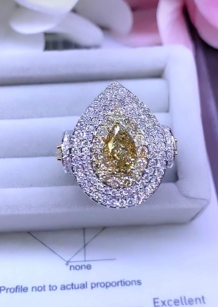 GIA Certified 1.60 Ct Fancy Yellow Brownish Diamond  18K Gold Ring In New Condition For Sale In Massafra, IT
