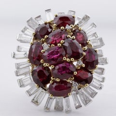 Anillo en racimo de oro blanco con rubí y diamante blanco de 16,03 quilates certificado por el GIA