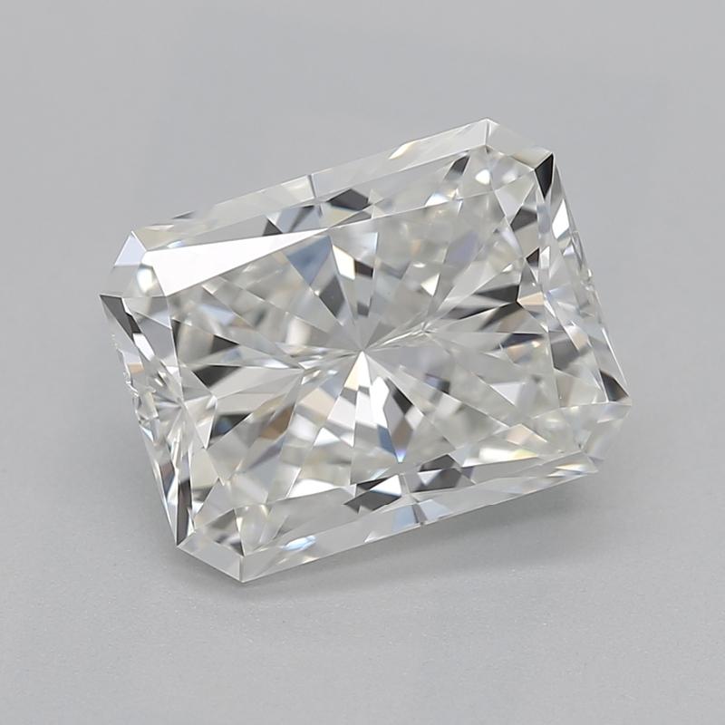 Wir stellen einen atemberaubenden Diamantring vor, der Eleganz mit einem einzigartigen Blumenmotiv verbindet. Dieses Stück verfügt über einen fesselnden Zacken gefassten Mittelstein, ein strahlender strahlender Diamant von 1,60 , mit einem