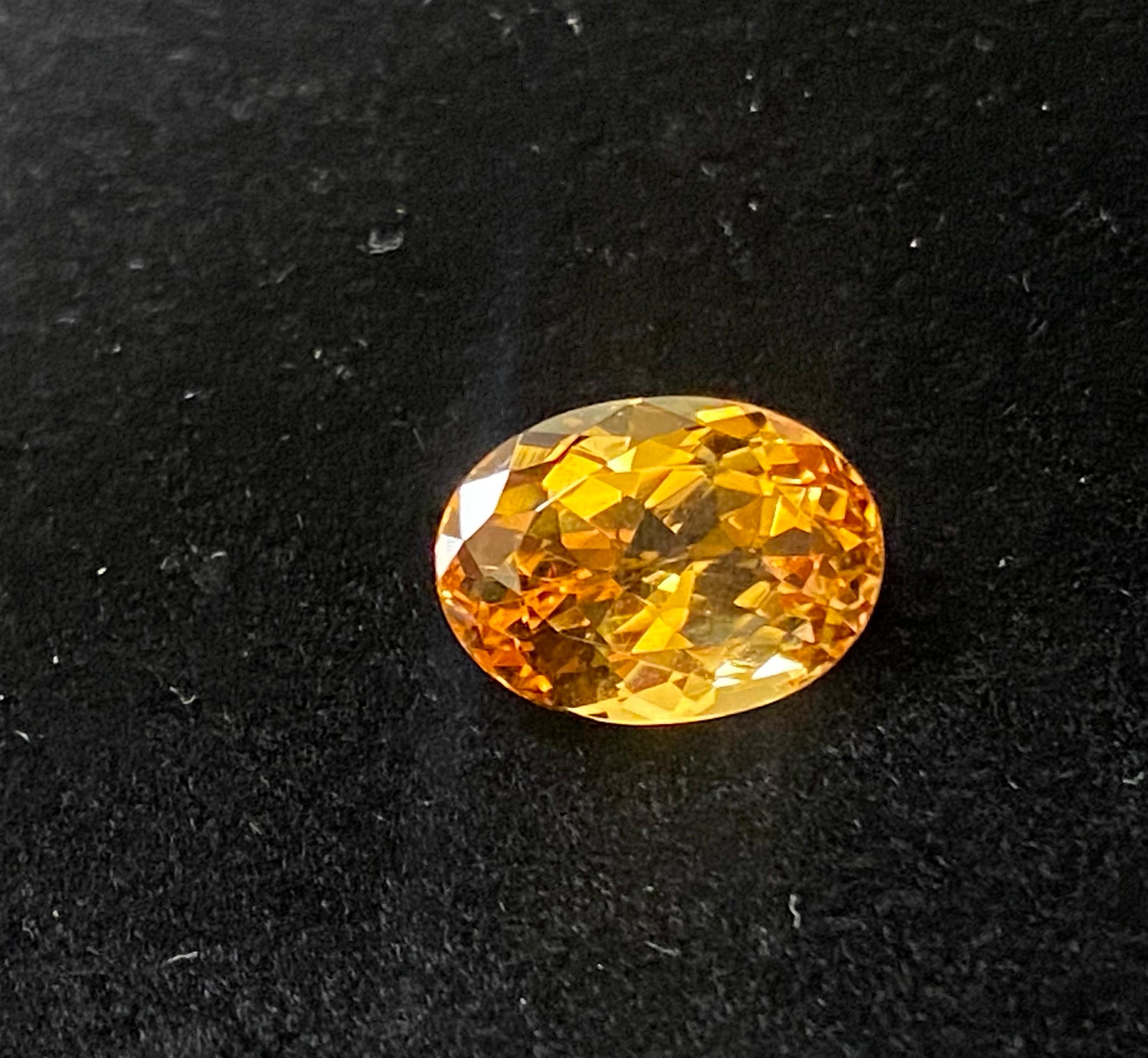 Topaze impériale orange ovale de 16,16 carats certifiée par le GIA en vente 3