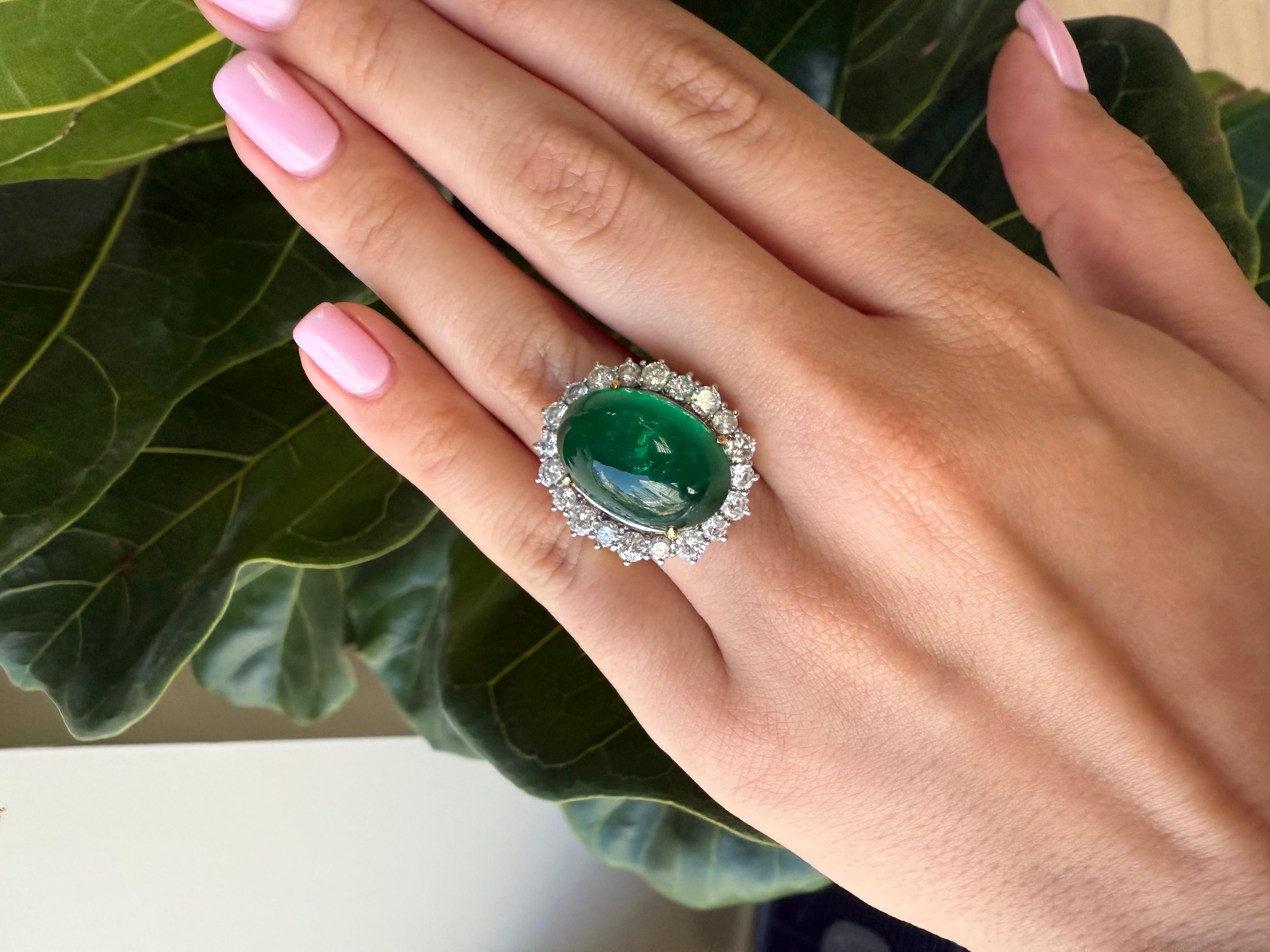 GIA zertifiziert 16,16 ct Cabochon Smaragd Halo Ring im Zustand „Neu“ im Angebot in Los Angeles, CA