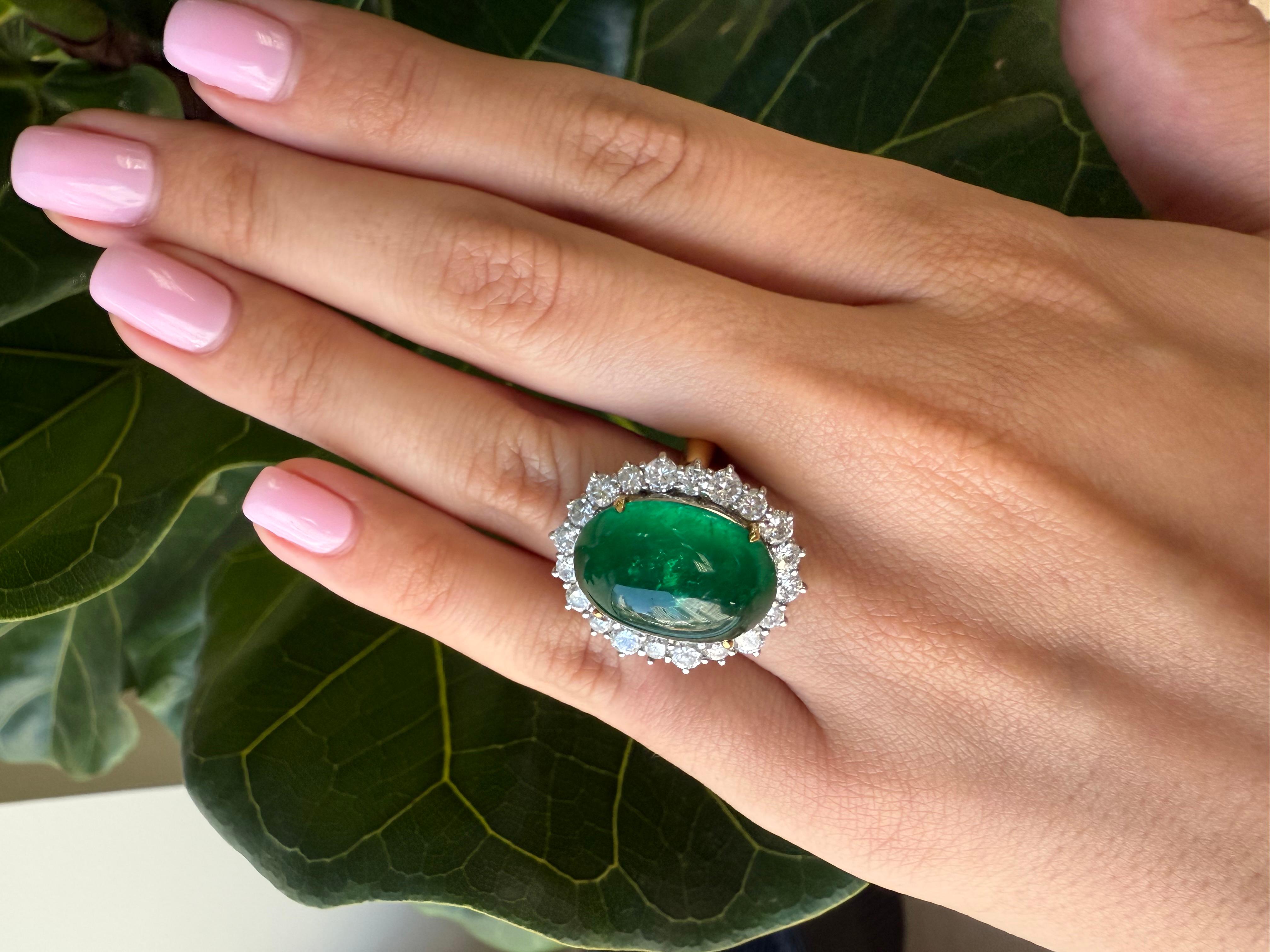 GIA zertifiziert 16,16 ct Cabochon Smaragd Halo Ring Damen im Angebot