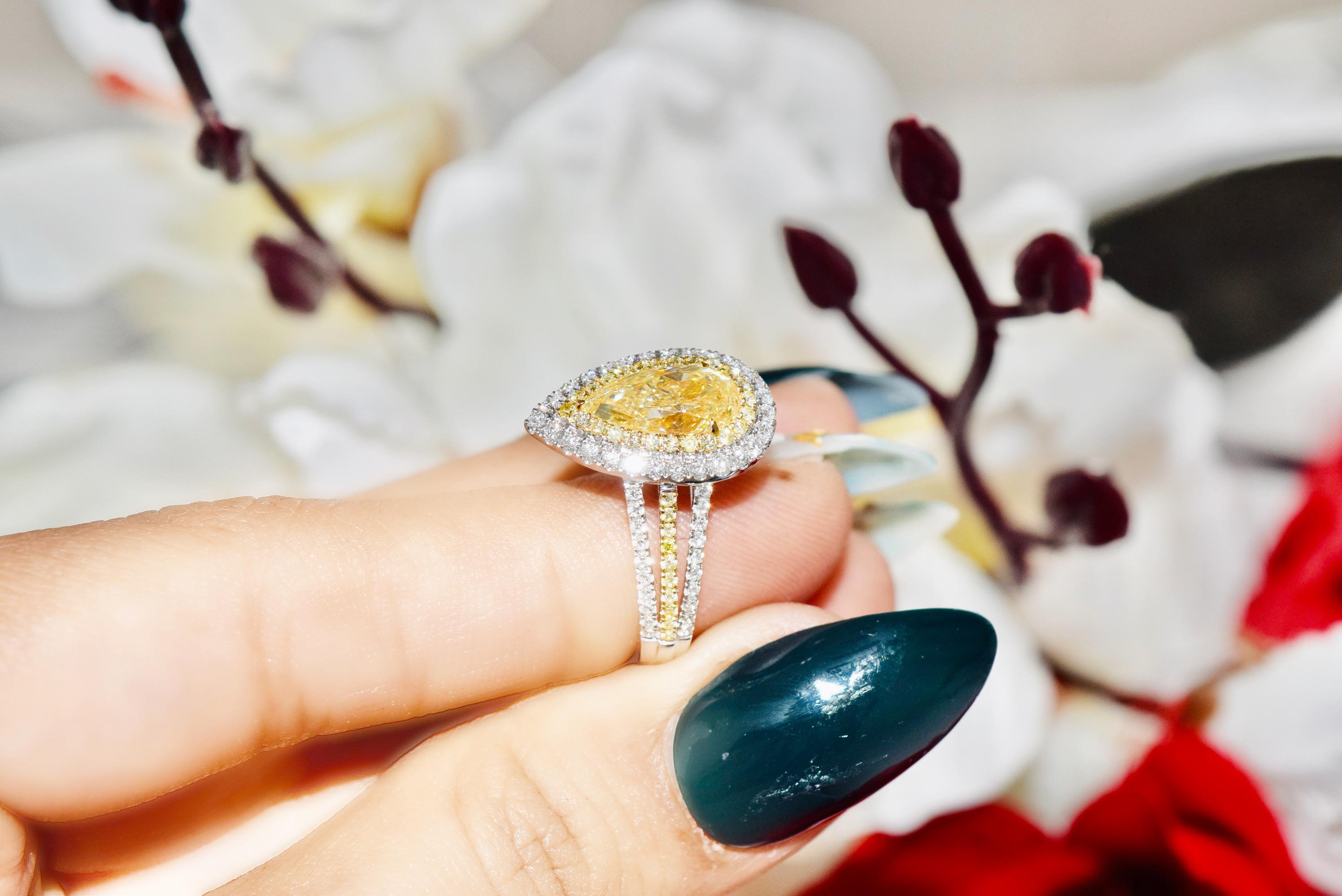 18kt white gold ring with diamonds
  
  Gold colour & karat: White gold 18kt
  Weight: 4.67 grams
  
  Set with-
  Stone type: Diamonds
  Shape: Pear
  Carat: 1.62
  Colour: Y to Z Colour  
  Clarity: SI2 
  
  Surrounding Stones: Diamonds
 1) White