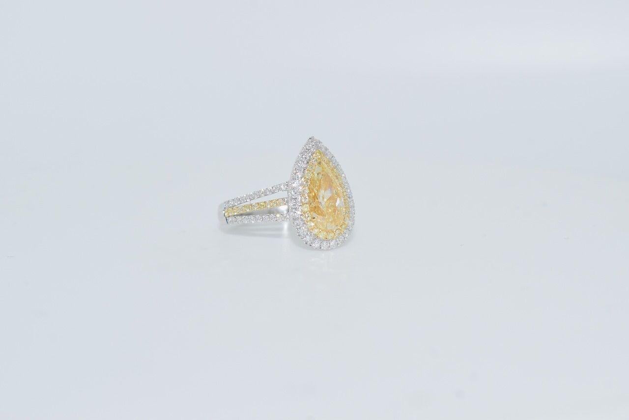 Women's or Men's GIA Certified 1.62 Carat Y to Z Colour SI2 Clarity Diamond Ring For Sale