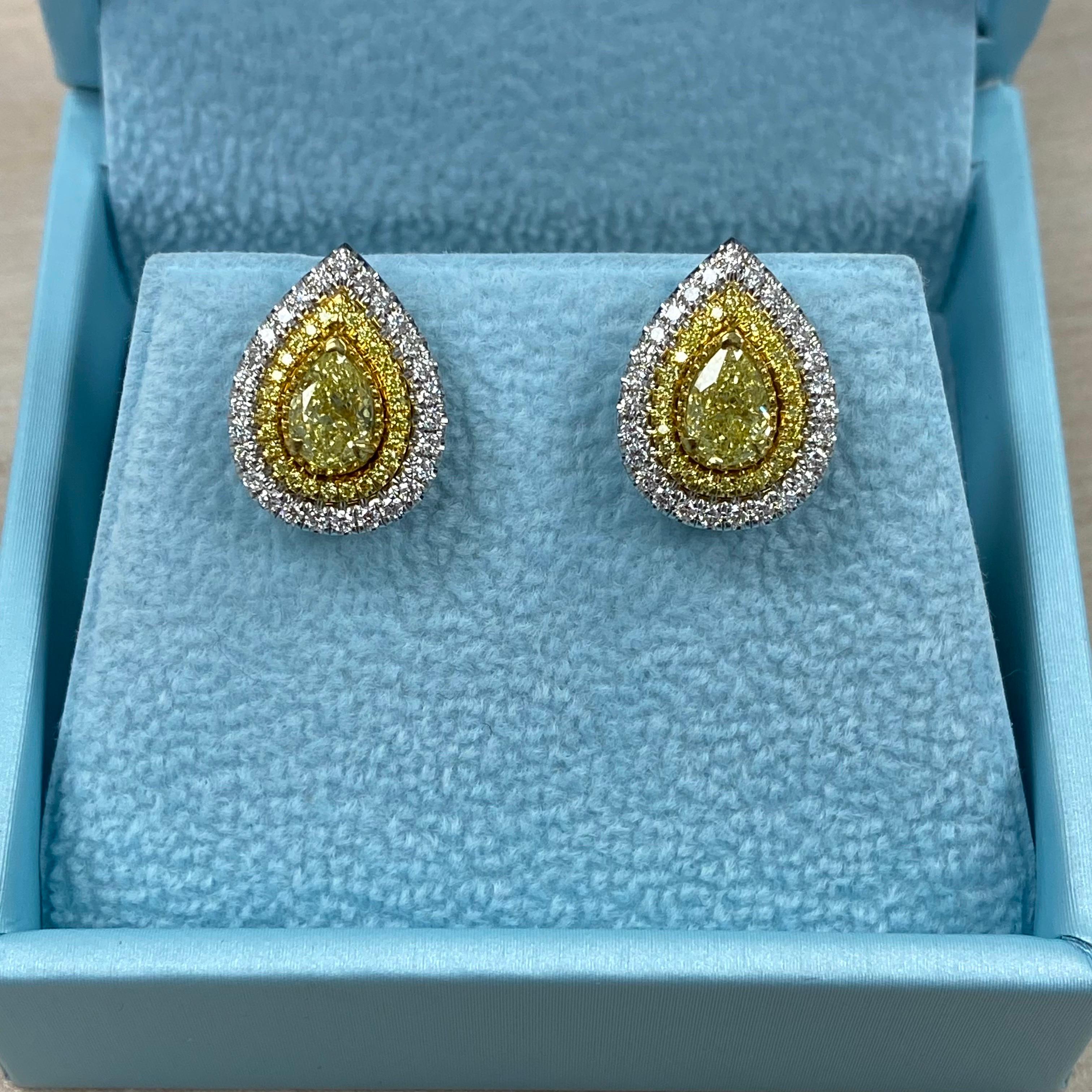 Orecchini a perno con diamanti gialli fantasia certificati GIA da 1,62 carati, oro bianco 18 carati in vendita 4