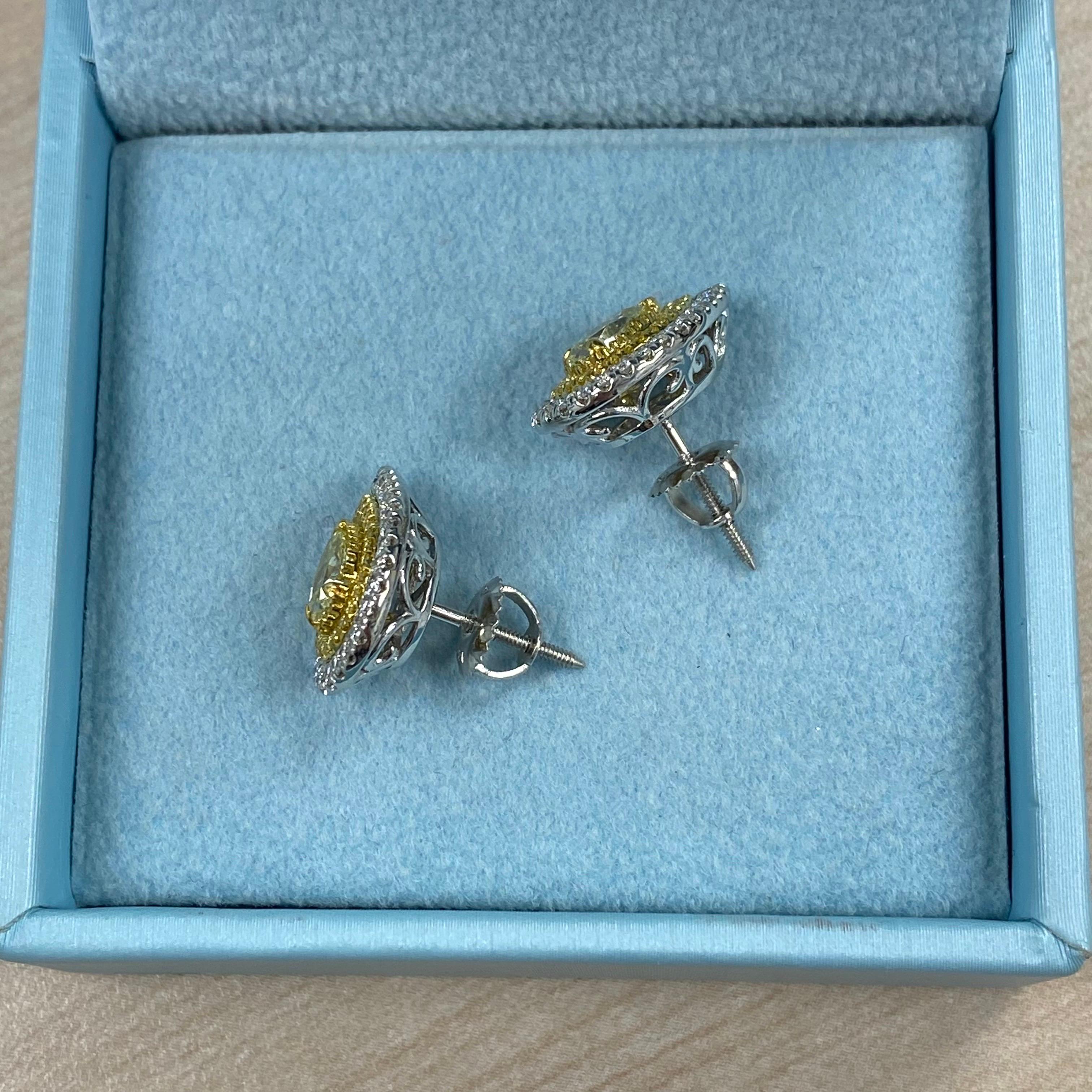 Orecchini a perno con diamanti gialli fantasia certificati GIA da 1,62 carati, oro bianco 18 carati in vendita 3