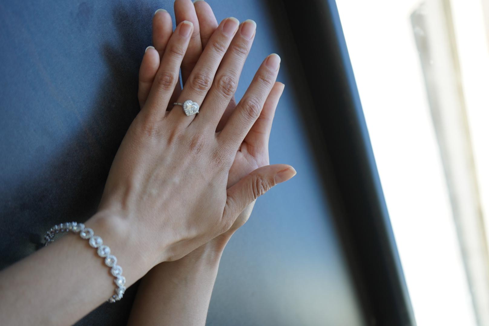 Bague en or 18 carats avec diamant en forme de cœur de 1,63 carat certifié GIA en vente 8