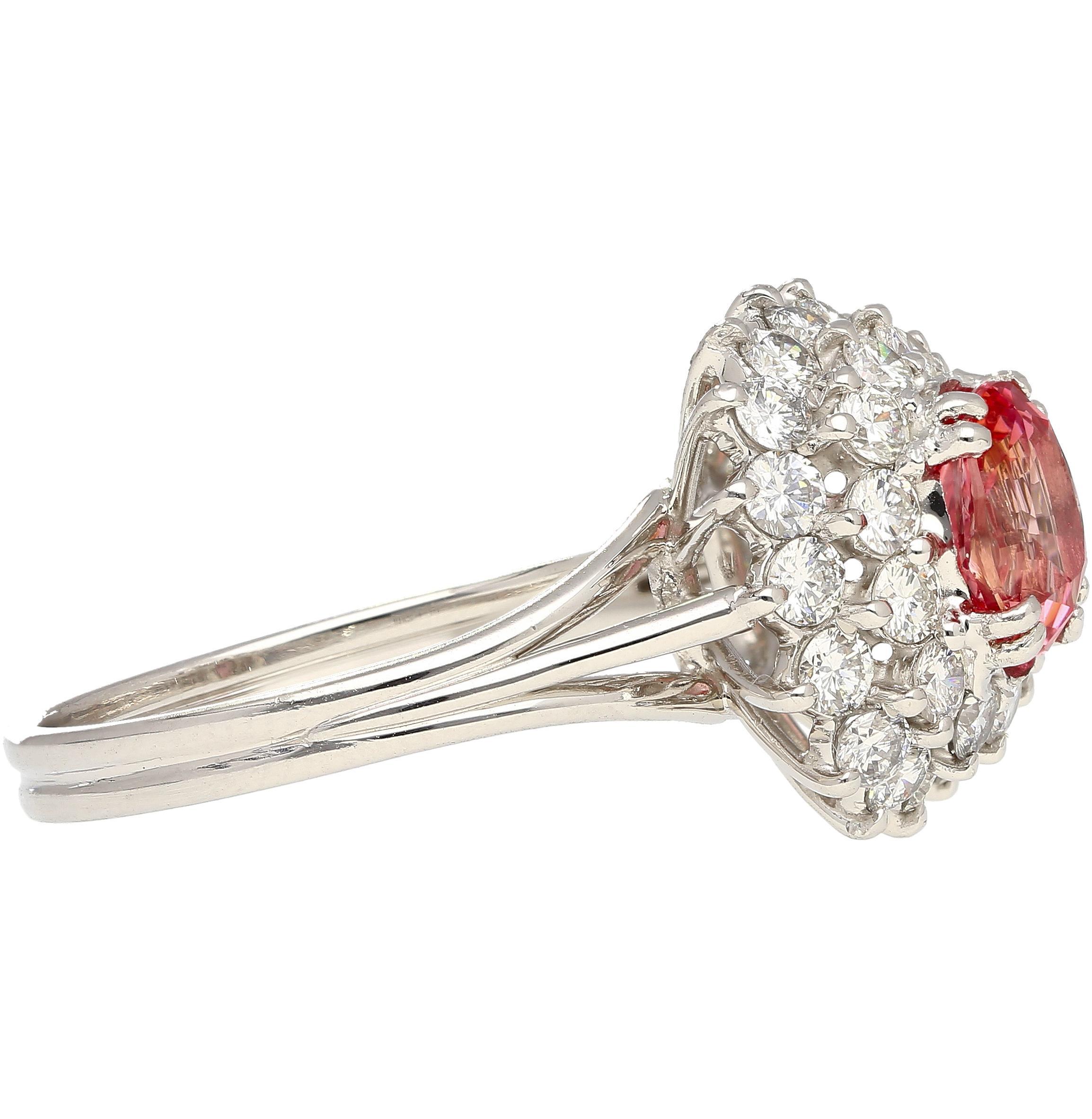 Art Déco Anello a grappolo con zaffiro Padparadscha e diamante, certificato GIA, da 1,63 carati in vendita