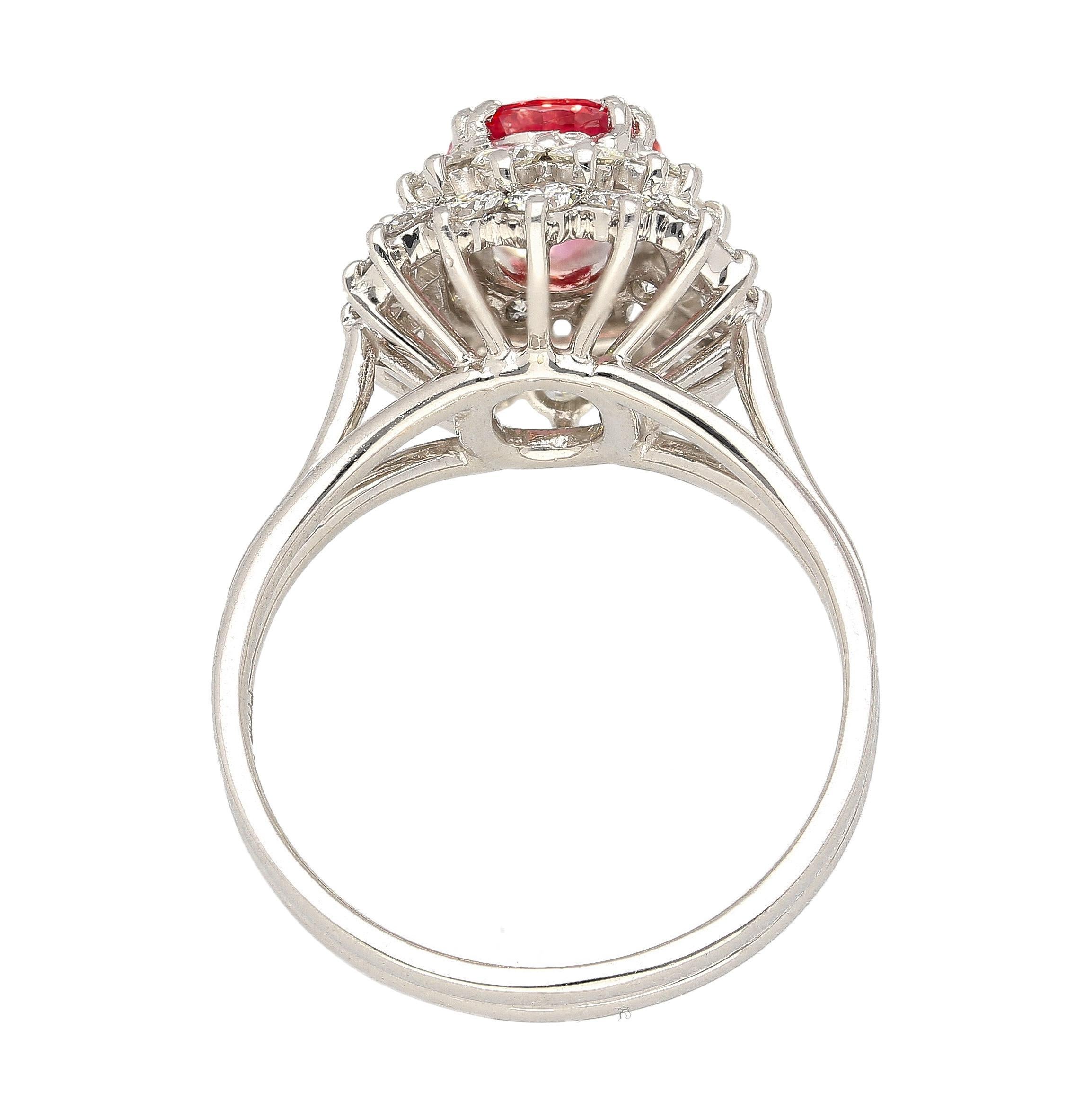 Anello a grappolo con zaffiro Padparadscha e diamante, certificato GIA, da 1,63 carati in vendita 1