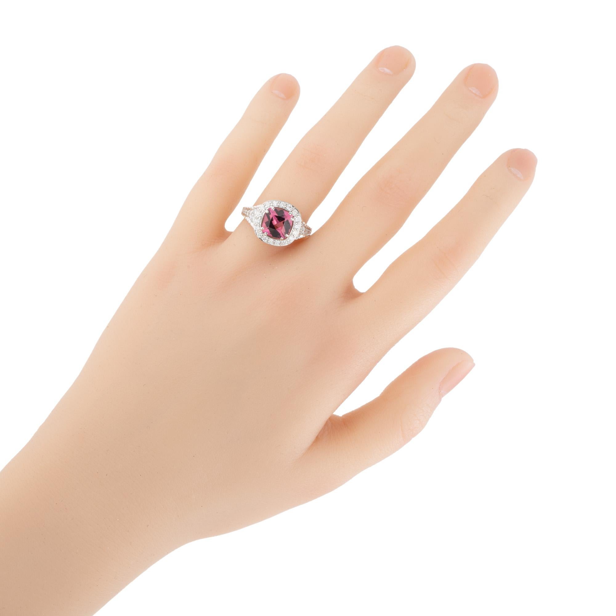 Anillo de compromiso de oro blanco con halo de diamantes turmalina de 1,63 quilates certificado por el GIA en venta 4