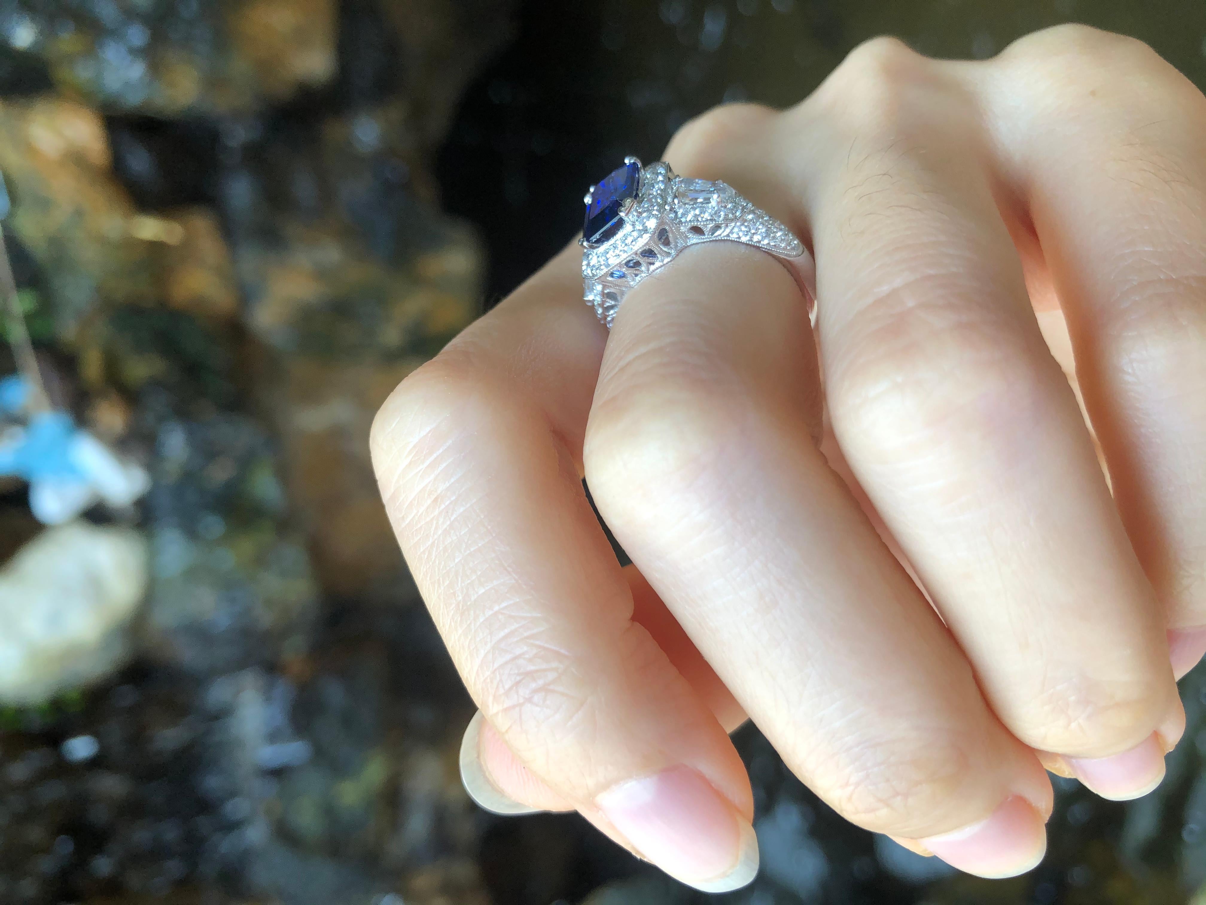 GIA Certified 1.83 Cts Blue Sapphire with Diamond Ring Set in Platinum 950 For Sale 3