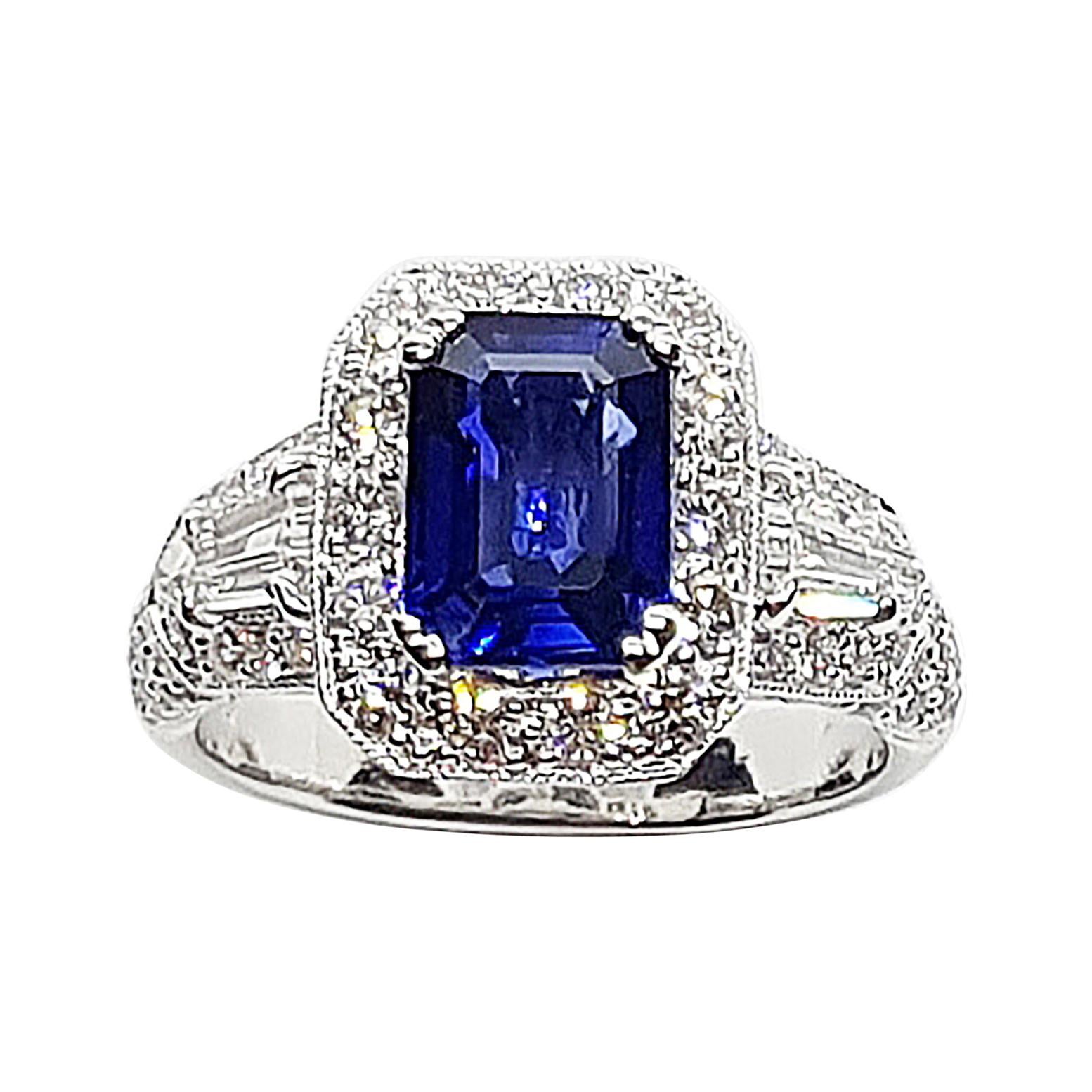 Bague en platine 950 sertie d'un saphir bleu certifié GIA de 1,83 carat et de diamants