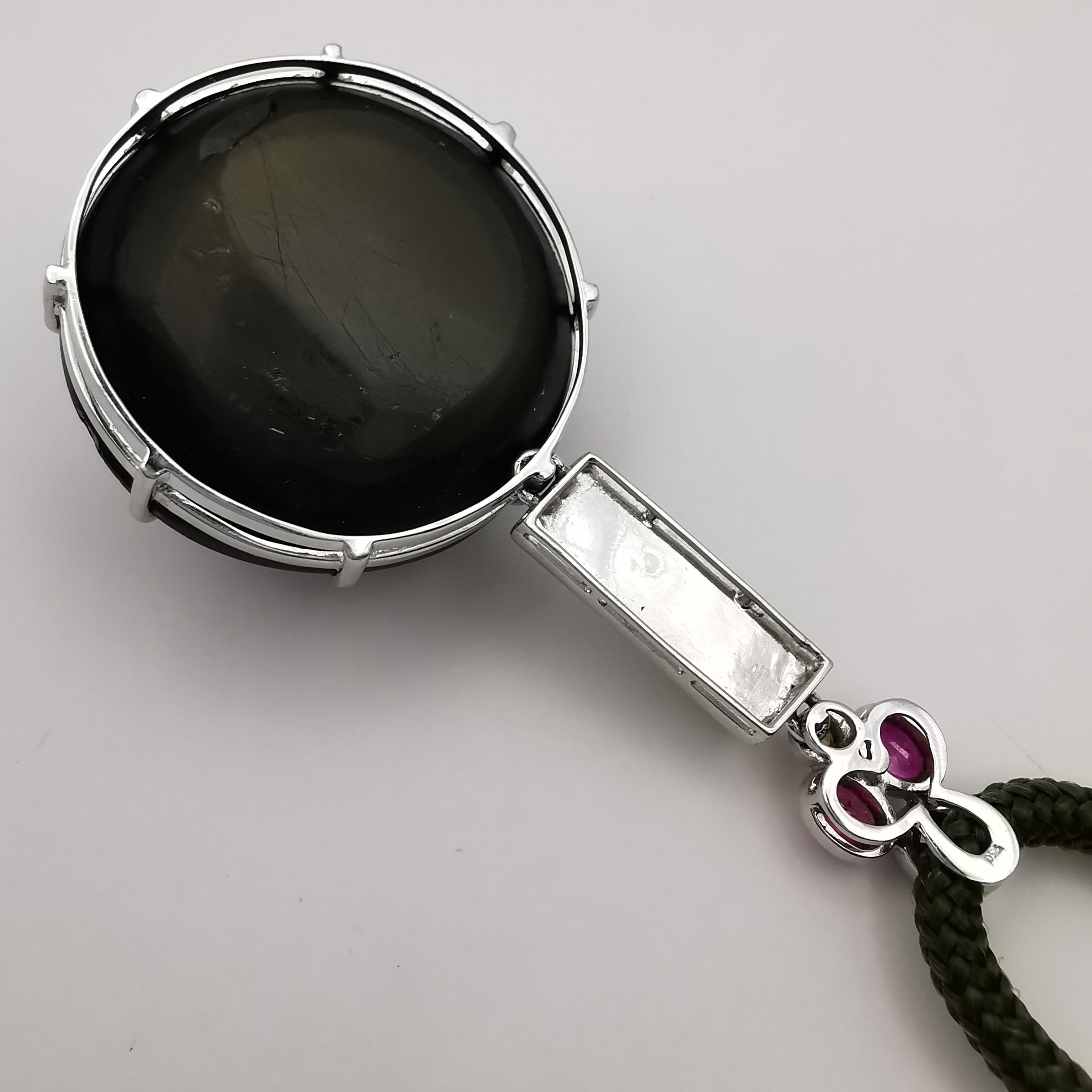 Pendentif oeil de chat en apatite, jadéite et rubis certifié par le GIA (163,55 carats) Unisexe en vente