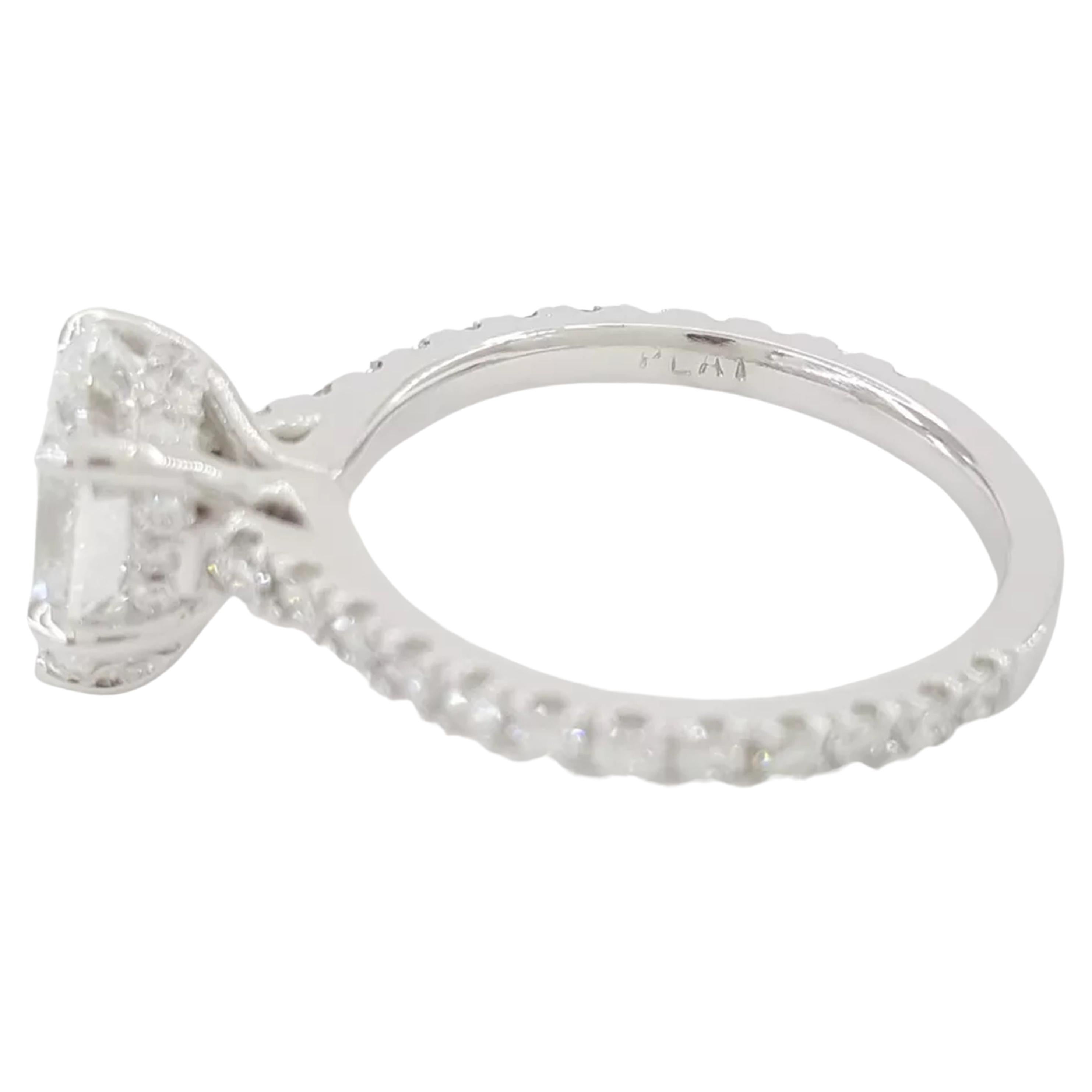 Contemporaneo Anello in platino con diamante taglio pera certificato GIA da 1,64 carati D internamente privo di difetti. in vendita