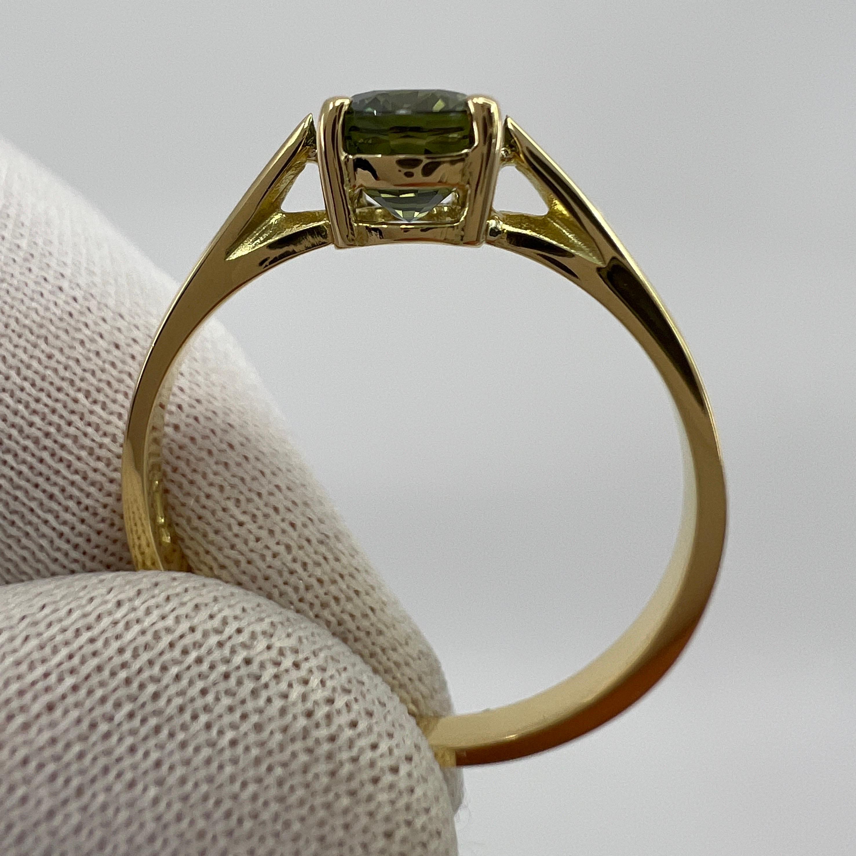 GIA Certified 1.64ct Australian Green Sapphire 18k Yellow Gold Solitaire Ring In New Condition In Birmingham, GB
