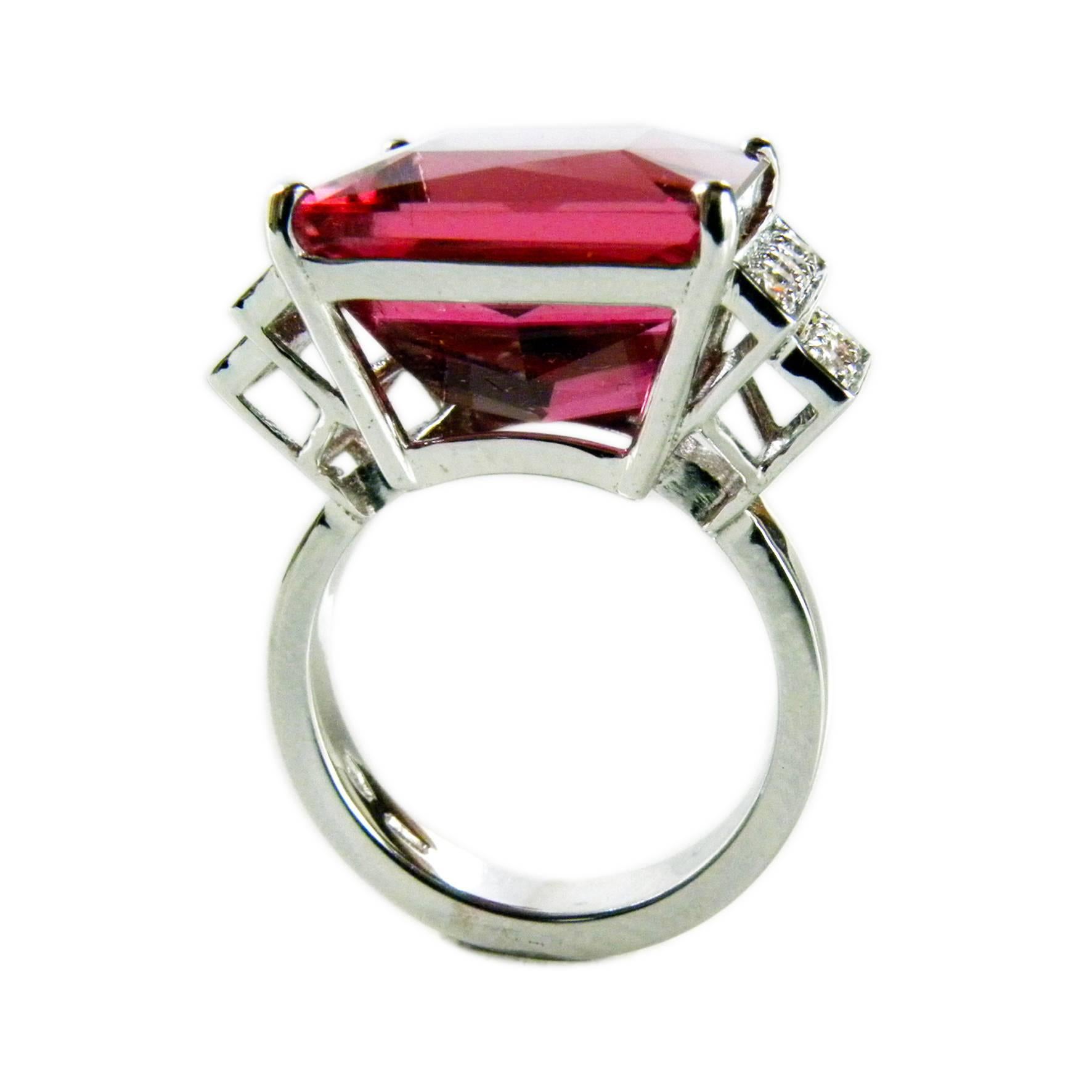GIA Certified 16.54 Carat Octagonal Cut Pink Tourmaline Diamond Cocktail Ring In New Condition In Valenza, IT