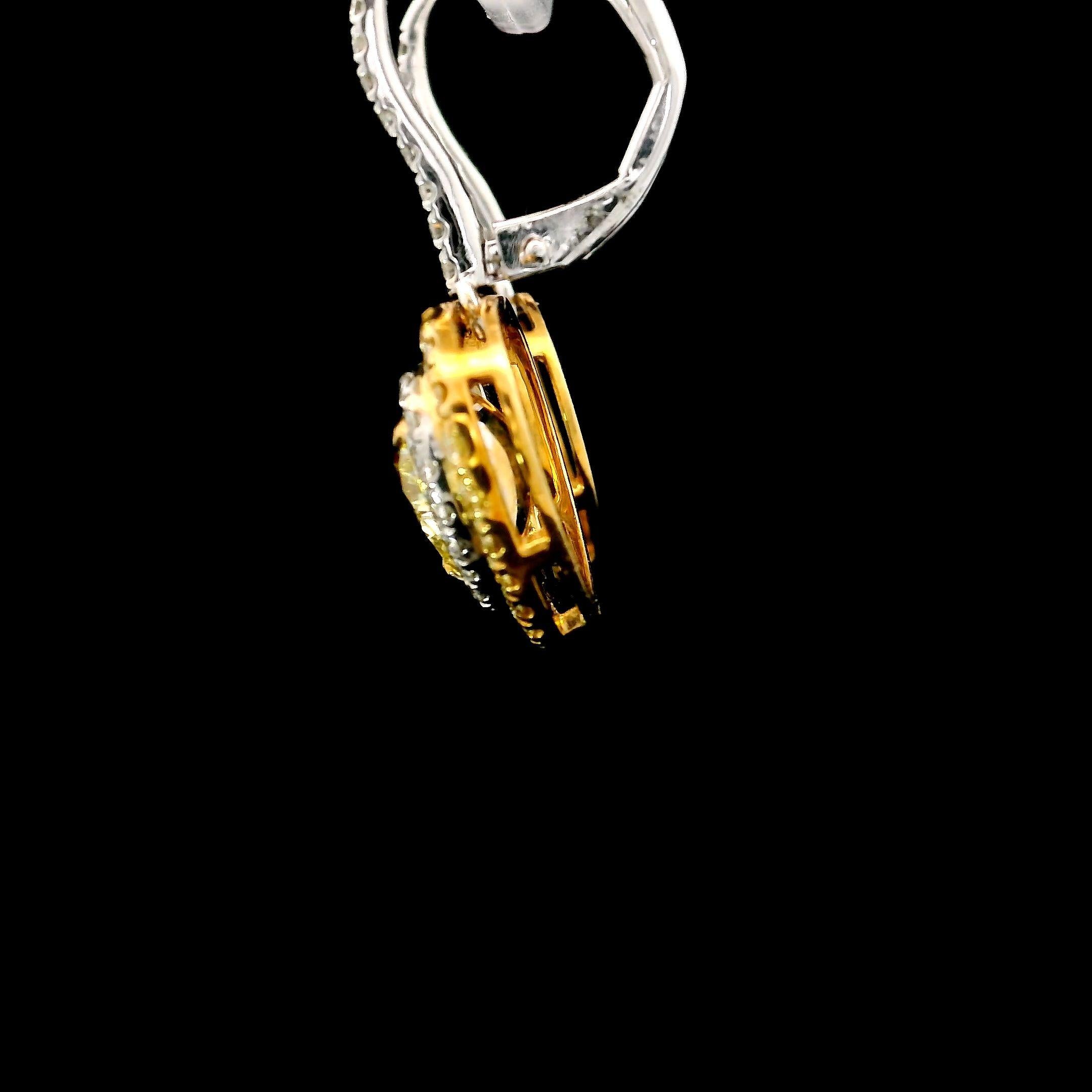 GIA Certified 1.66 Carat Fancy Yellow VS2/VS1 Clarity Diamond Earring In New Condition For Sale In บางรัก, TH