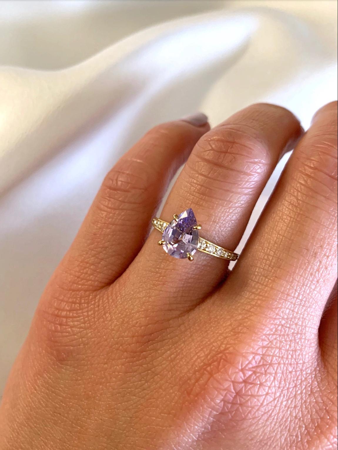 GIA Certified 1.66 Carats Natural Pear Shaped Lavender Sapphire Engagement Ring  For Sale 4