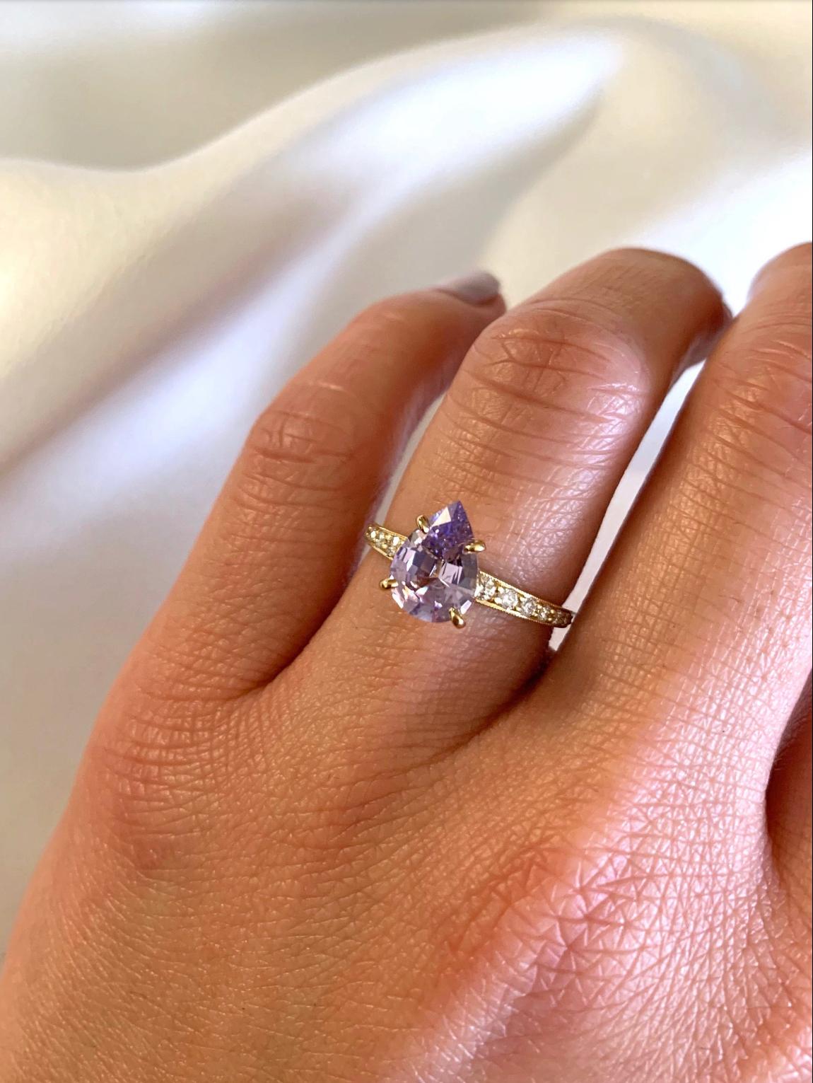 GIA Certified 1.66 Carats Natural Pear Shaped Lavender Sapphire Engagement Ring For Sale 4