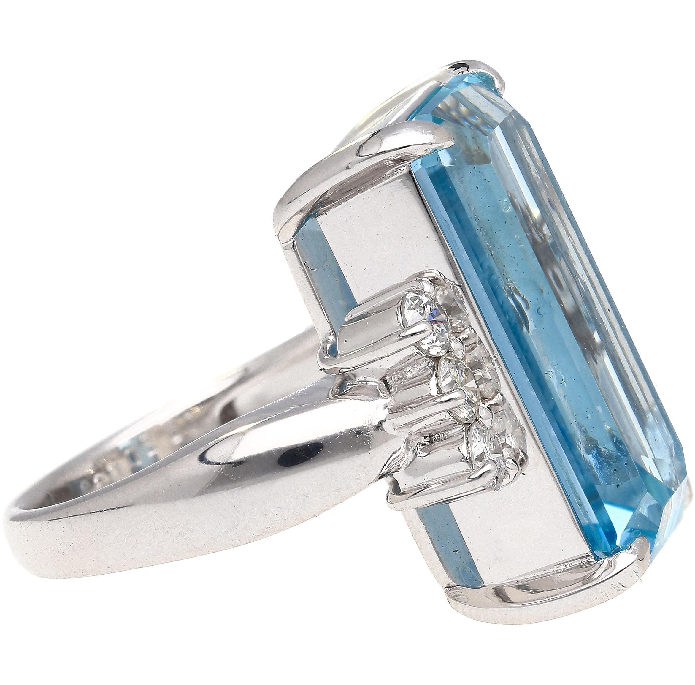 GIA Certified 16.70 Carat Aquamarine and Diamond Vintage Cocktail Ring For Sale 1