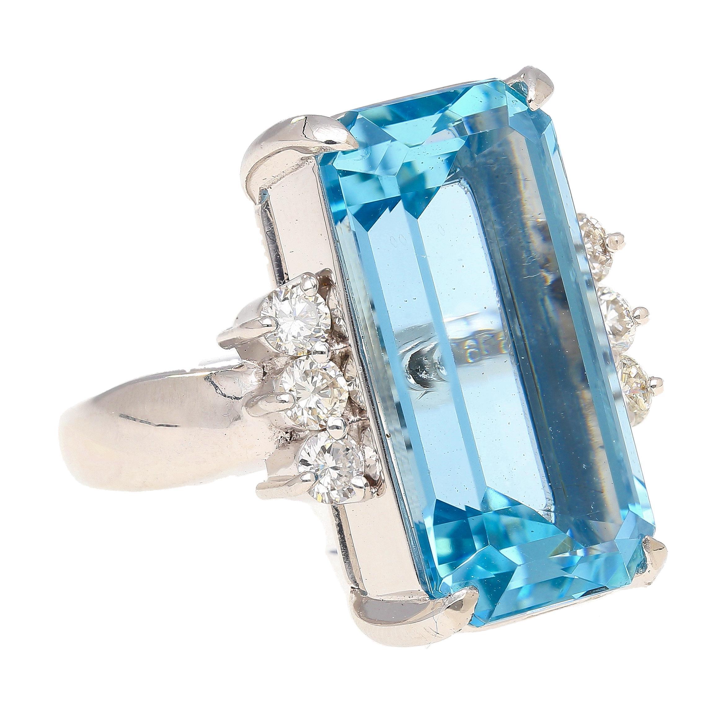 GIA Certified 16.70 Carat Aquamarine and Diamond Vintage Cocktail Ring For Sale 2