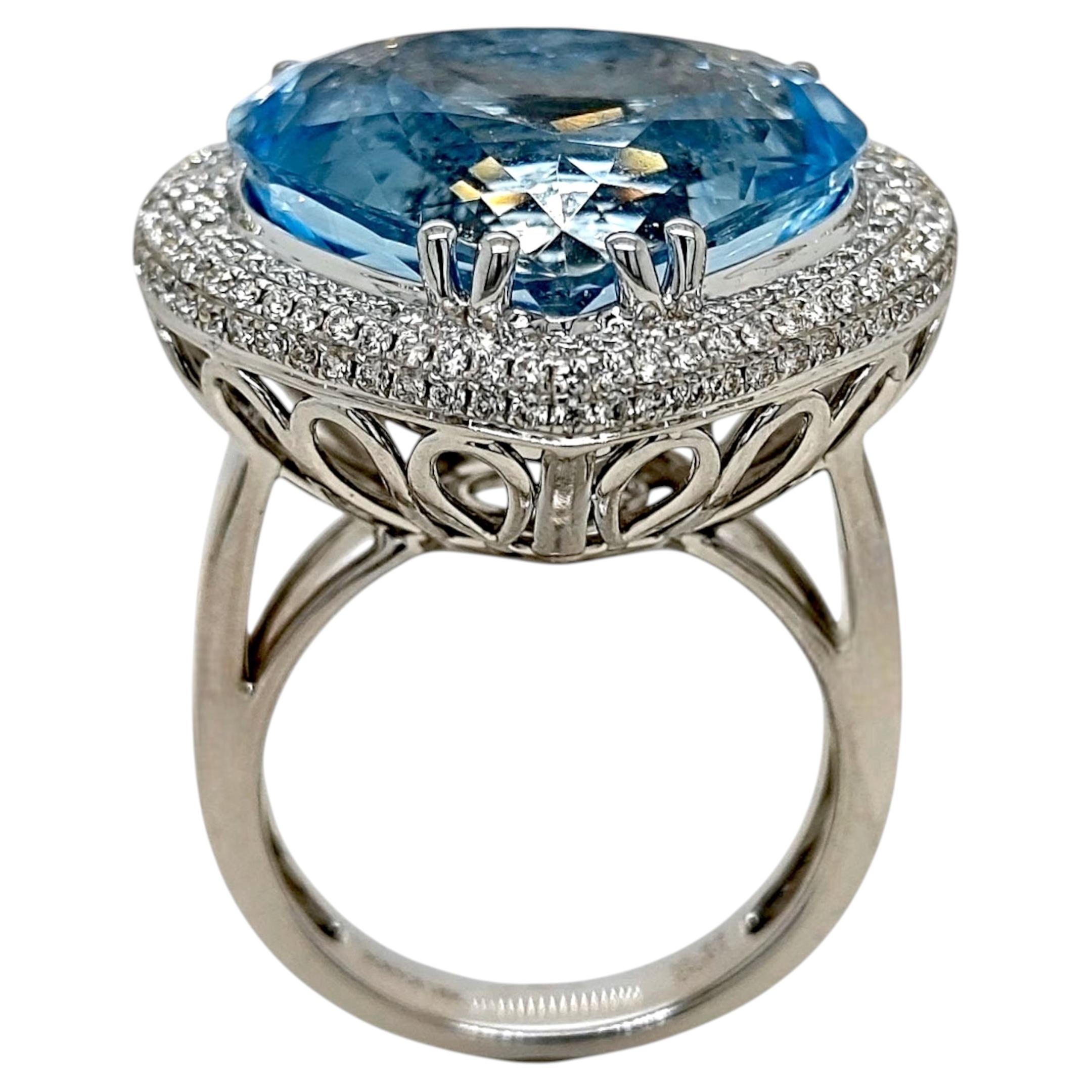 Anello in oro bianco con diamante rotondo e acquamarina da 16,75 carati certificato GIA in vendita