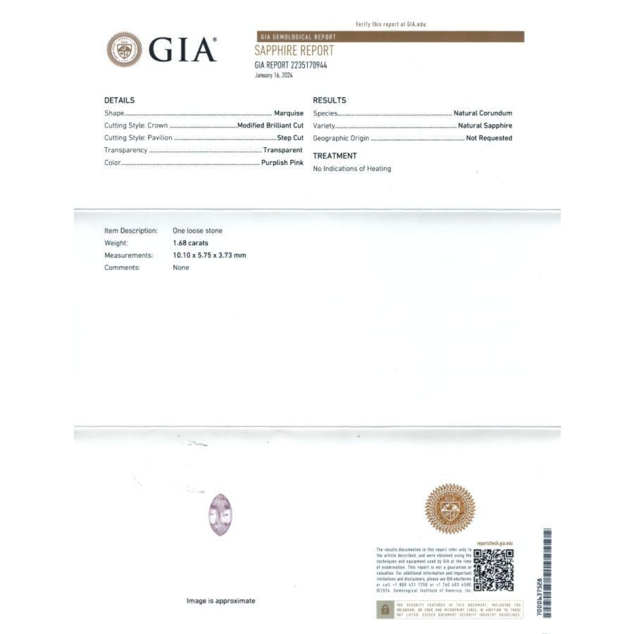 Ti presentiamo uno zaffiro rosa violaceo naturale del peso di 1,68 carati, accompagnato da un rapporto GIA per l'autenticità. La gemma a forma di marquise, che misura 10,10 x 5,75 x 3,73 mm, presenta un taglio Brilliante/Step, che fonde