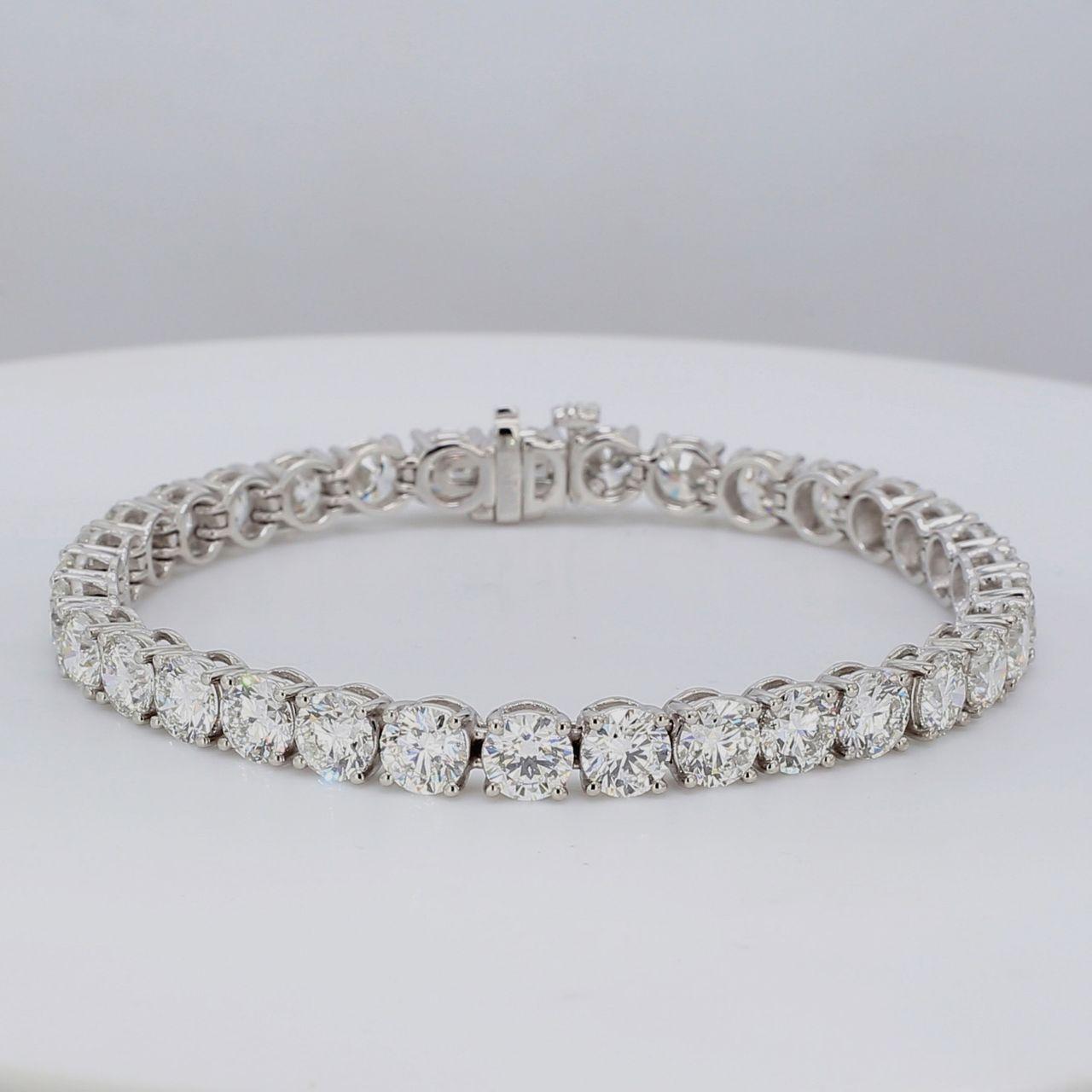 GIA Certified 16.80 Carat Round Cut Diamond Platinum Bracelet In New Condition For Sale In Rome, IT