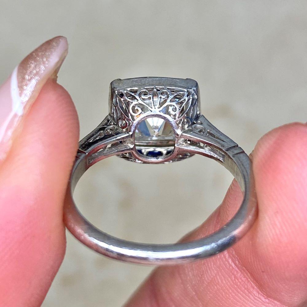 Bague en platine avec diamant de taille française 1,69 carat certifié GIA et halo de saphirs en vente 5
