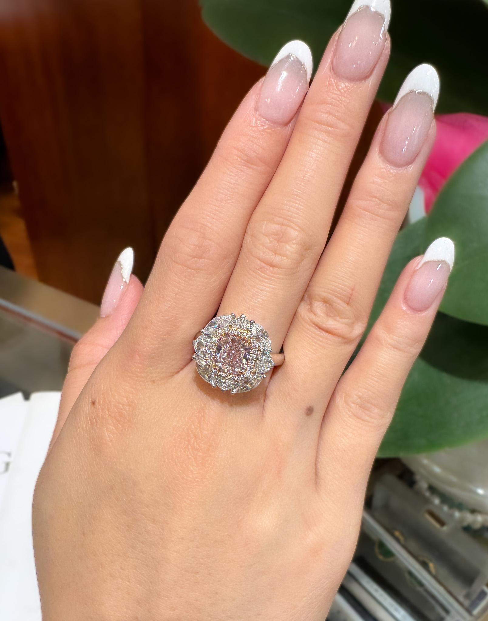 GIA-zertifizierter Verlobungsring mit 1,69 Karat im Radiant-Schliff mit bräunlichem Pink Diamond (Radiantschliff) im Angebot