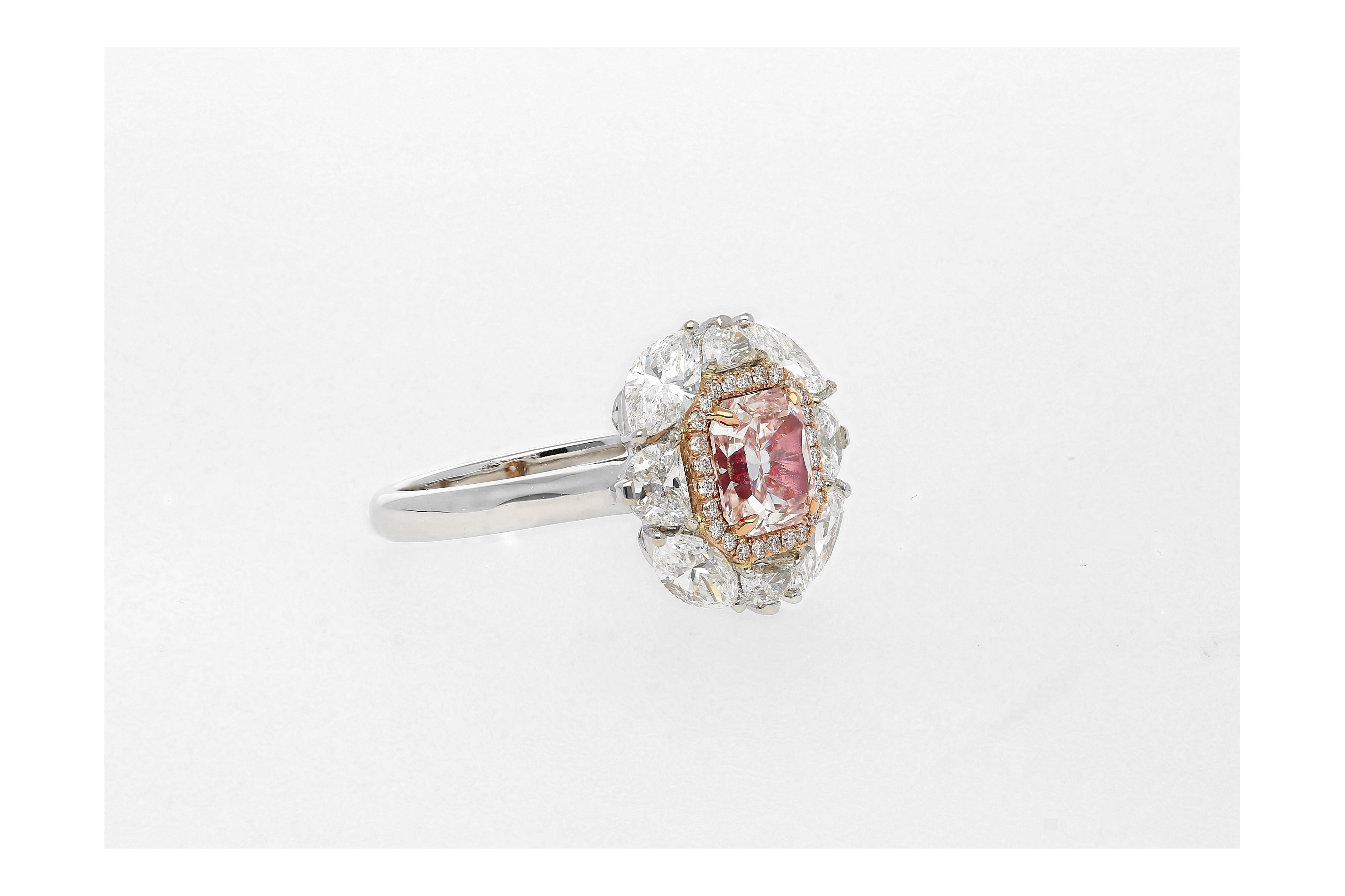 GIA-zertifizierter Verlobungsring mit 1,69 Karat im Radiant-Schliff mit bräunlichem Pink Diamond im Zustand „Neu“ im Angebot in Miami, FL