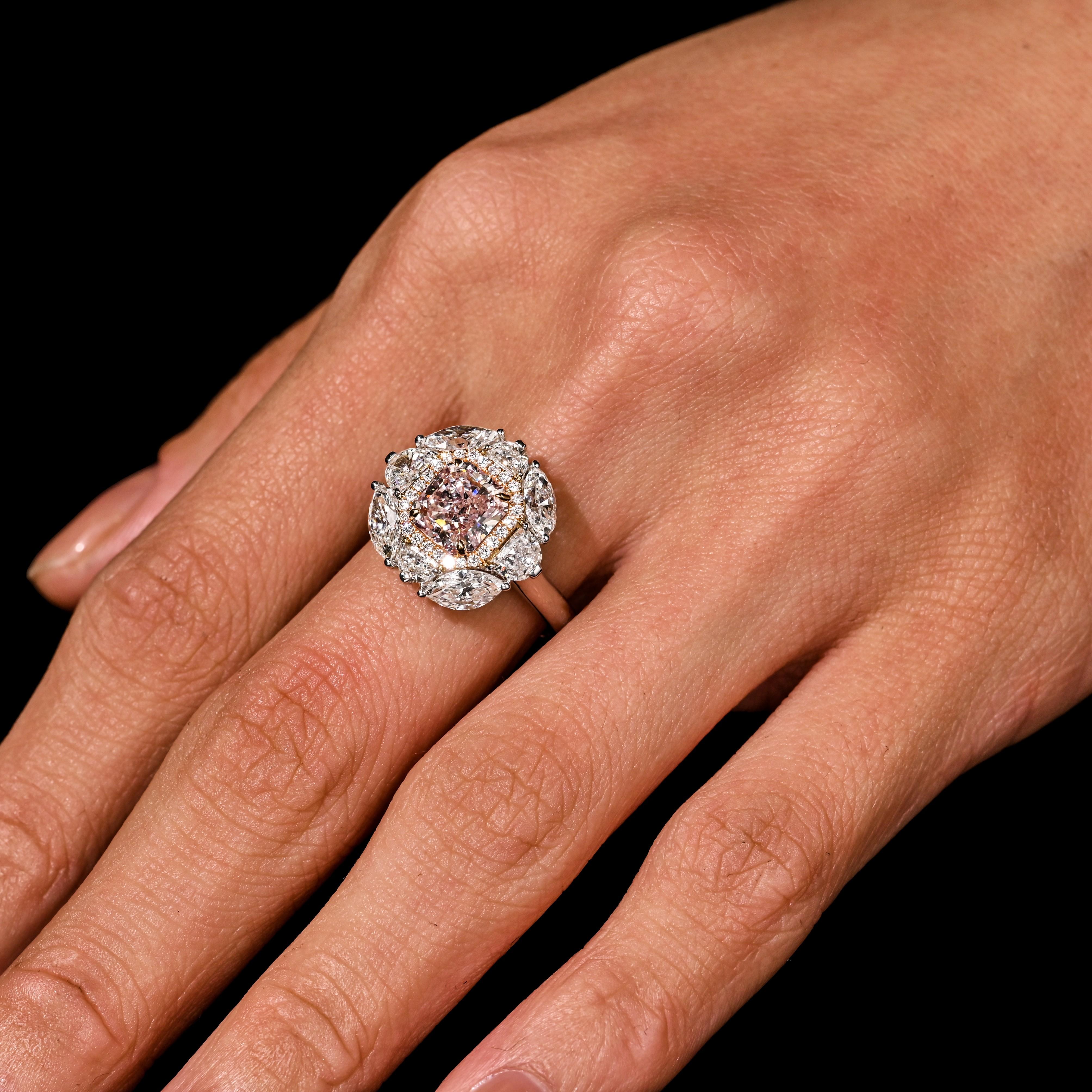 Contemporain Bague de fiançailles certifiée GIA 1,69 carat Radiant Cut Fancy Brownish Pink Diamond en vente