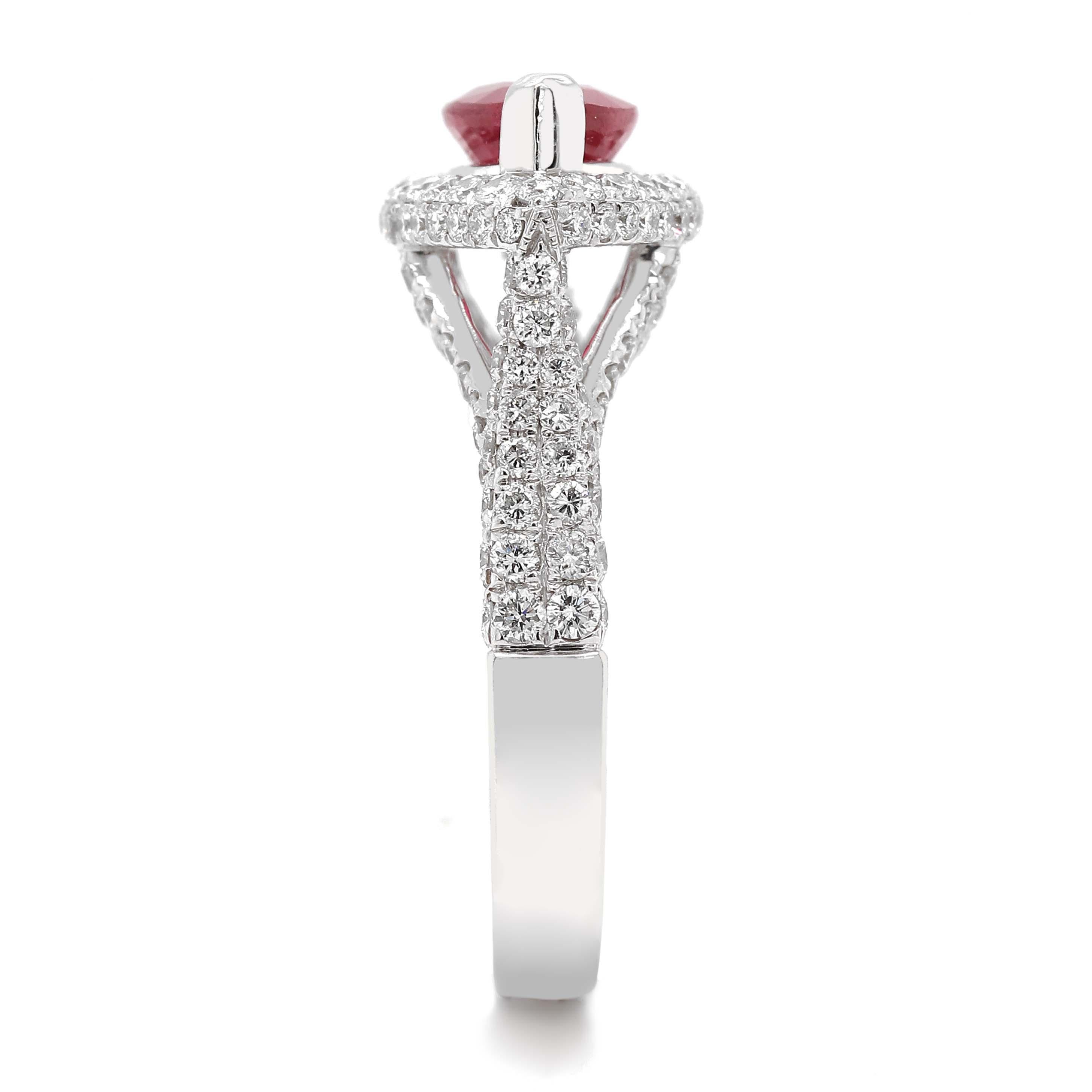 Bague en rubis et diamants de 1.69 carats certifiés par le GIA Neuf - En vente à Houston, TX