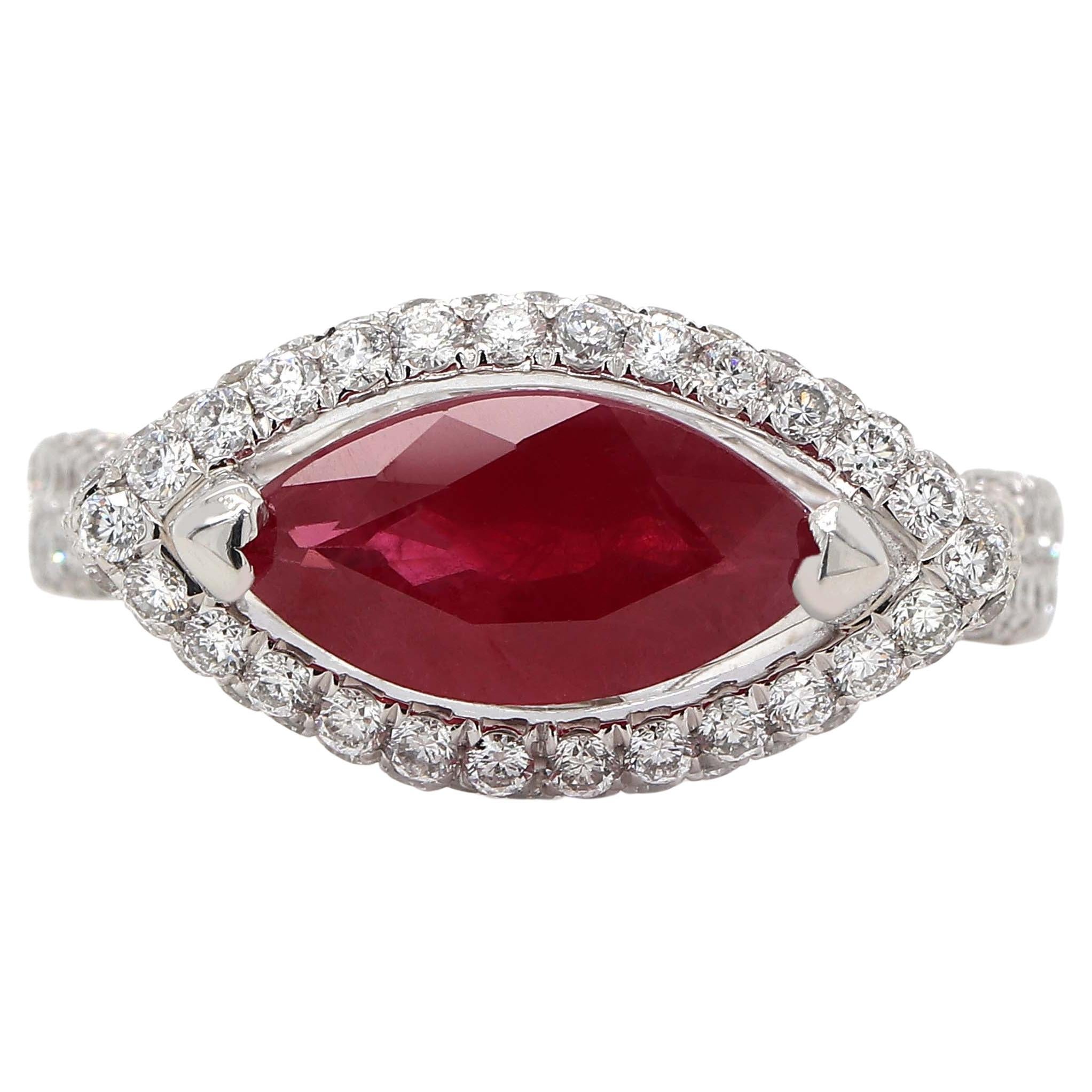 Bague en rubis et diamants de 1.69 carats certifiés par le GIA en vente