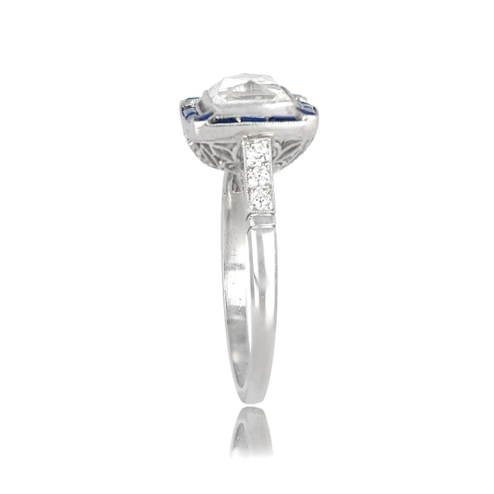 Art déco Bague en platine avec diamant de taille française 1,69 carat certifié GIA et halo de saphirs en vente