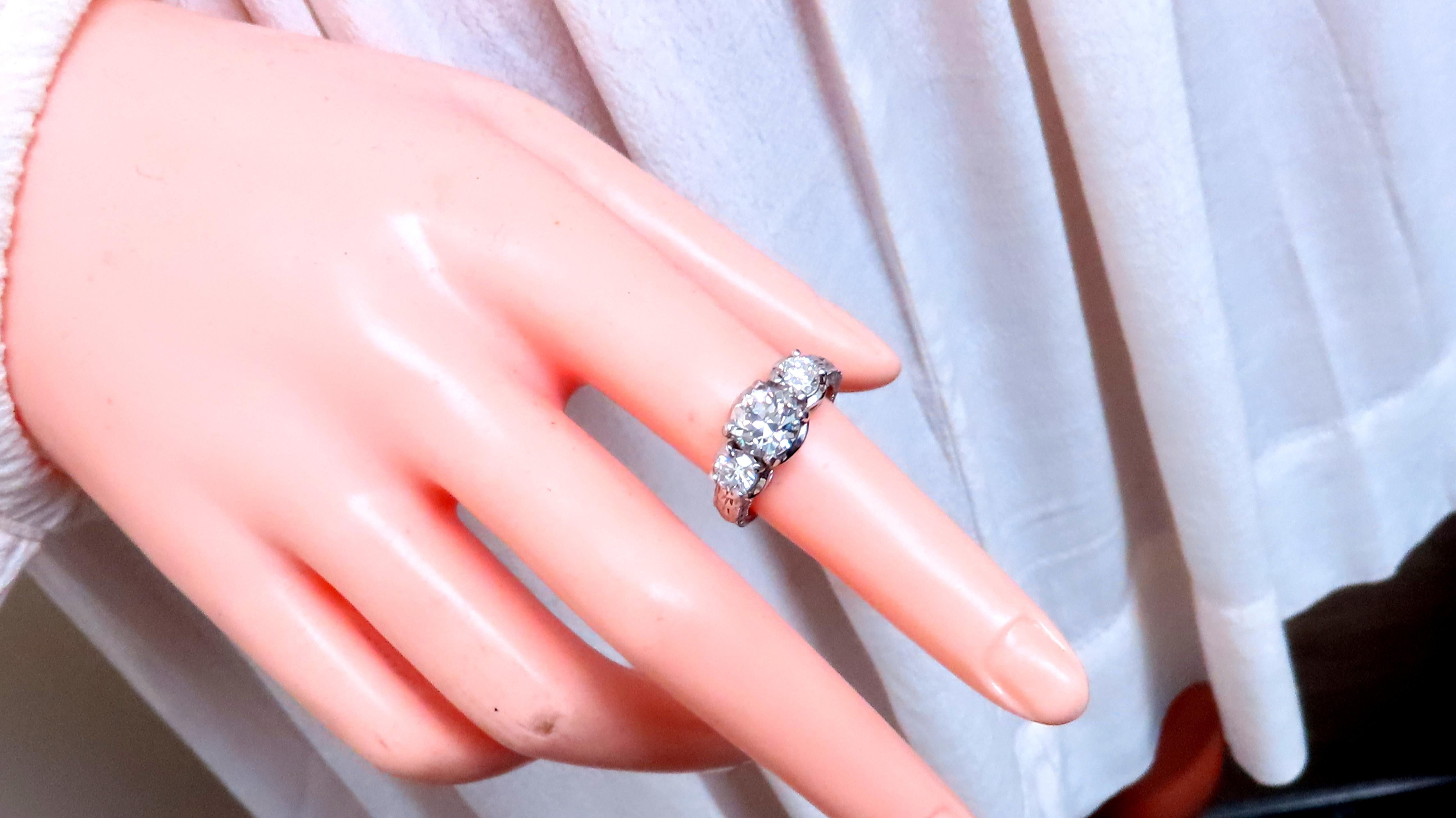 GIA Certified 1.69ct Natural Three stone Diamonds Ring 60884 In New Condition For Sale In New York, NY