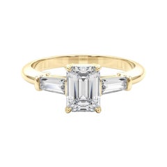 GIA-zertifizierter 1,7 Karat Smaragd & Baguette-Diamantring mit drei Steinen