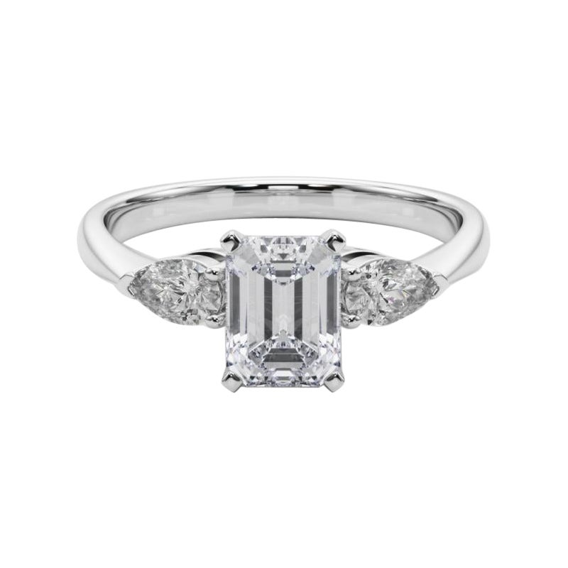 GIA Certified 1.7 Carat Emerald East-West Three-Stone Platinum Diamond Ring (bague à trois pierres en platine) en vente