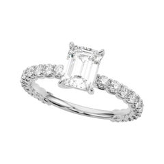 Smeraldo da 1.7 carati certificato GIA con anello di diamanti in platino a eternità parziale