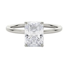 Bague de diamant en platine certifiée GIA de 1.7 carat avec halo caché et solitaire radiant