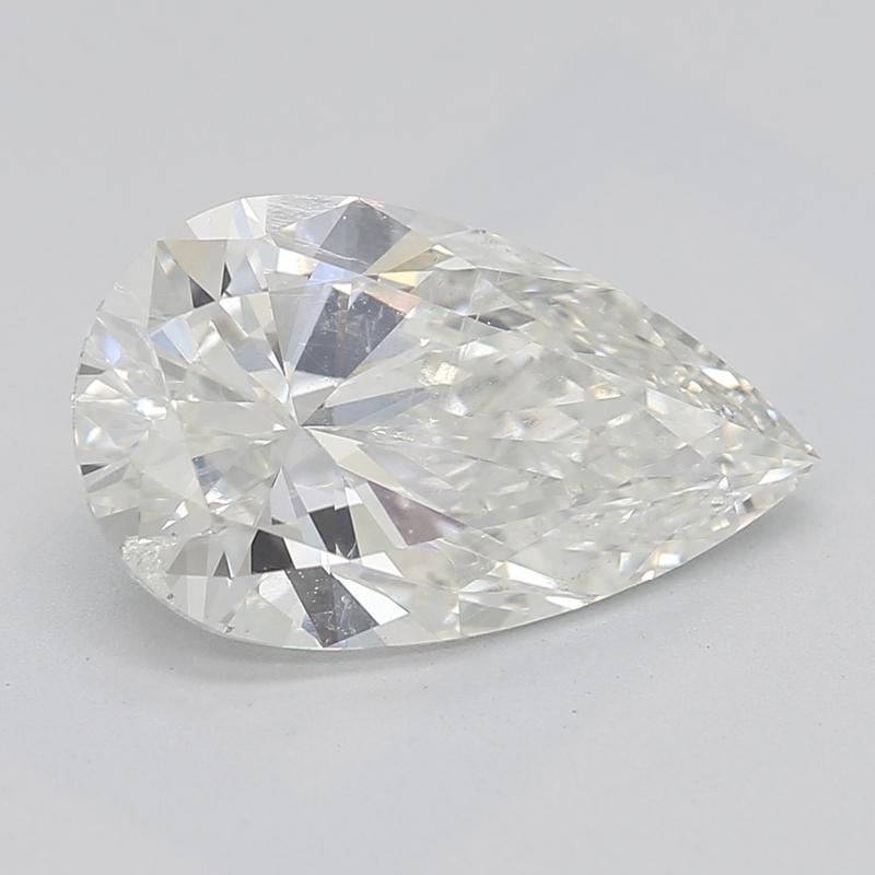 Ein strahlender Diamantring mit einem atemberaubenden Mittelstein in Birnenform, der 1,7 kg wiegt und für seine außergewöhnliche Qualität mit I und SI2 zertifiziert ist. Dieses exquisite Stück ist aus luxuriösem Gelbgold gefertigt und verfügt über