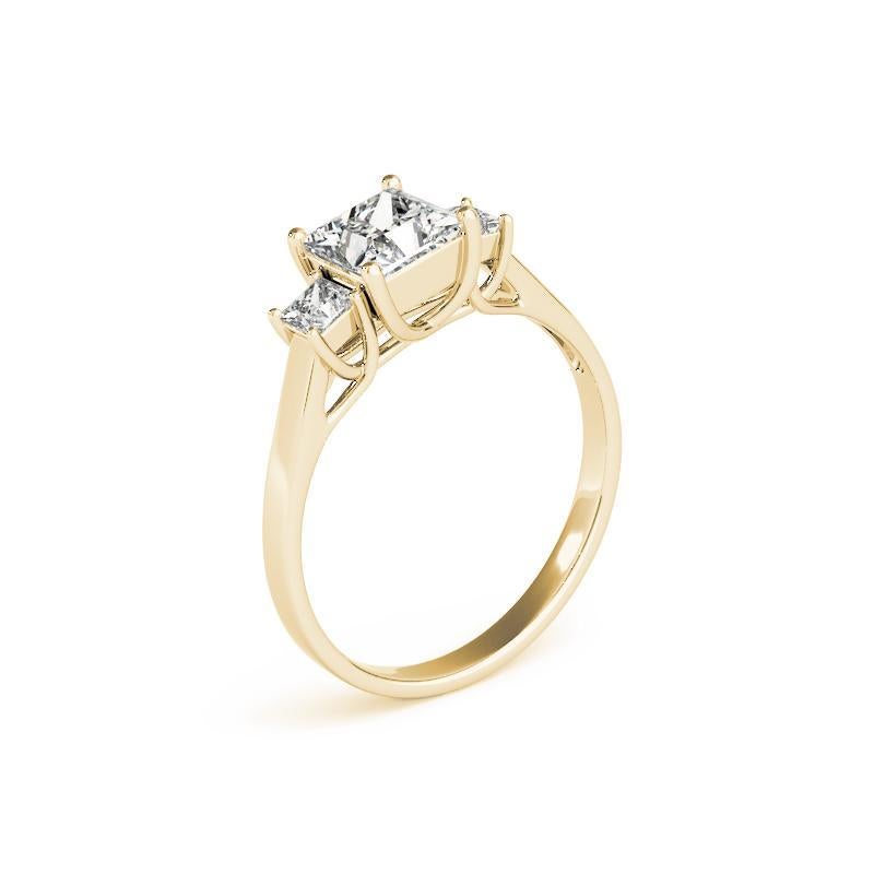 Donna GIA Certified 1,7 Carat Princess Cut Three-Stone Anello di diamanti in oro giallo 18K in vendita