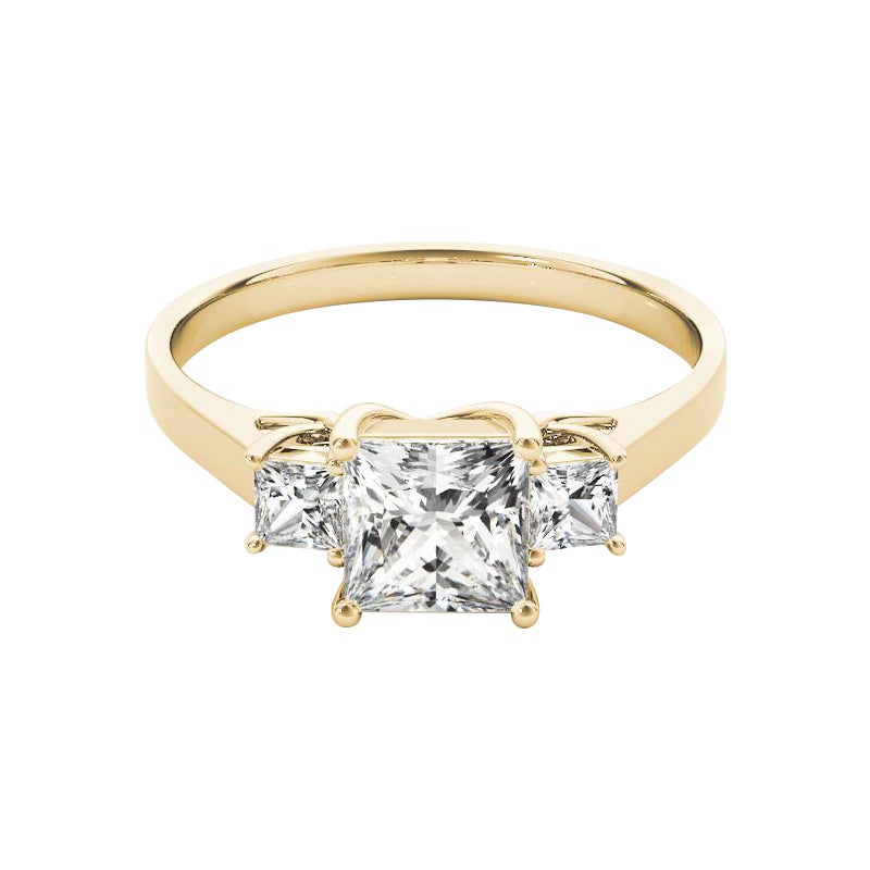 GIA Certified 1,7 Carat Princess Cut Three-Stone Anello di diamanti in oro giallo 18K