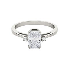 Bague à trois pierres en or blanc 18 carats certifiée GIA de 1,7 carat Radiant