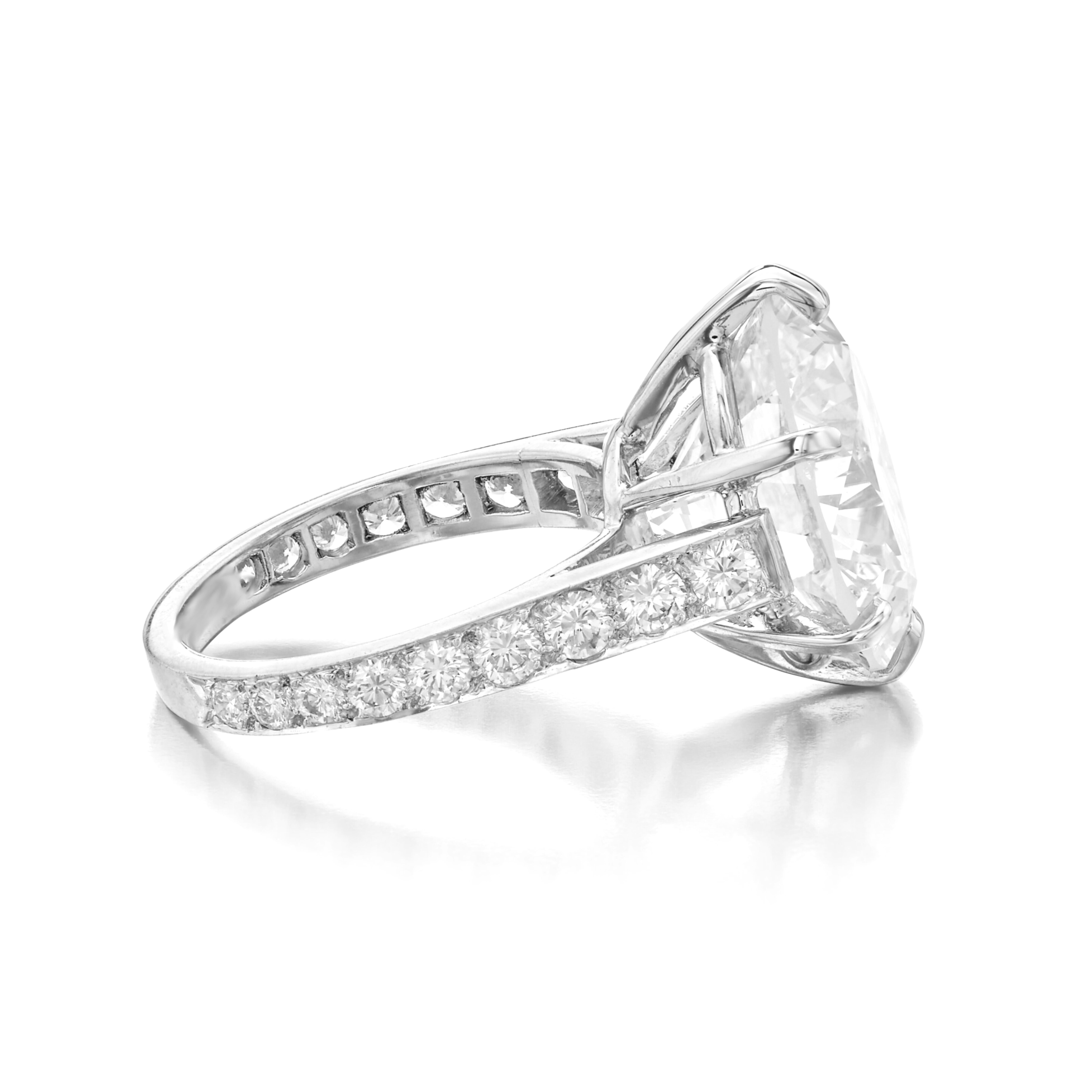 Certificado GIA 17 Ct. Anillo de platino con diamante redondo talla brillante Contemporáneo en venta