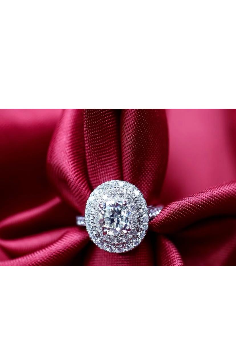 Anillo solitario de oro de 18 quilates con diamante de 1,70 quilates certificado por el GIA Corte cojín en venta
