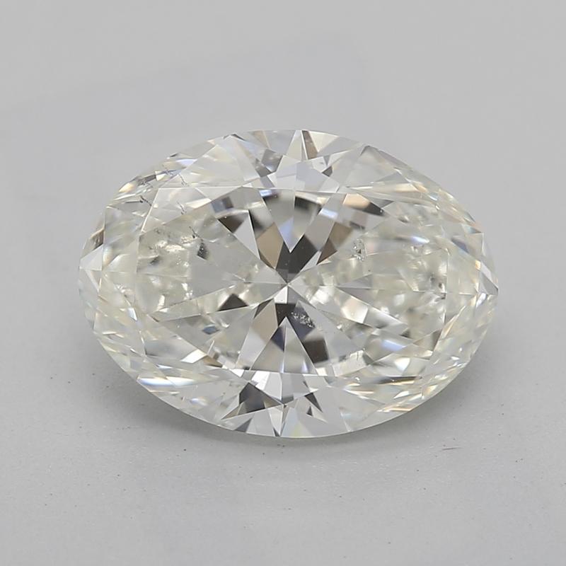 Wir präsentieren einen atemberaubenden Diamantring mit einem fesselnden ovalen Mittelstein, der 1,70 kg wiegt und einen Grad von J und SI2 aufweist. Die Eleganz dieses Stücks liegt nicht nur in seinem Hauptdiamanten, sondern auch in der