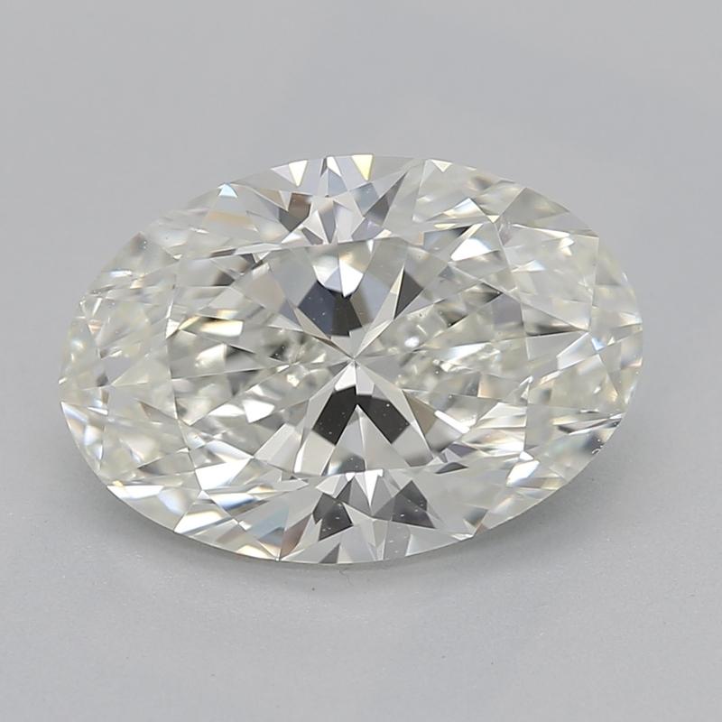 Realizzato a mano a New York, uno straordinario anello con diamante ovale di 1,70, con un'accattivante J e SI1. Incastonato in un lussuoso oro giallo, questo pezzo fonde la bellezza classica con l'eleganza contemporanea. Il design unico mette in