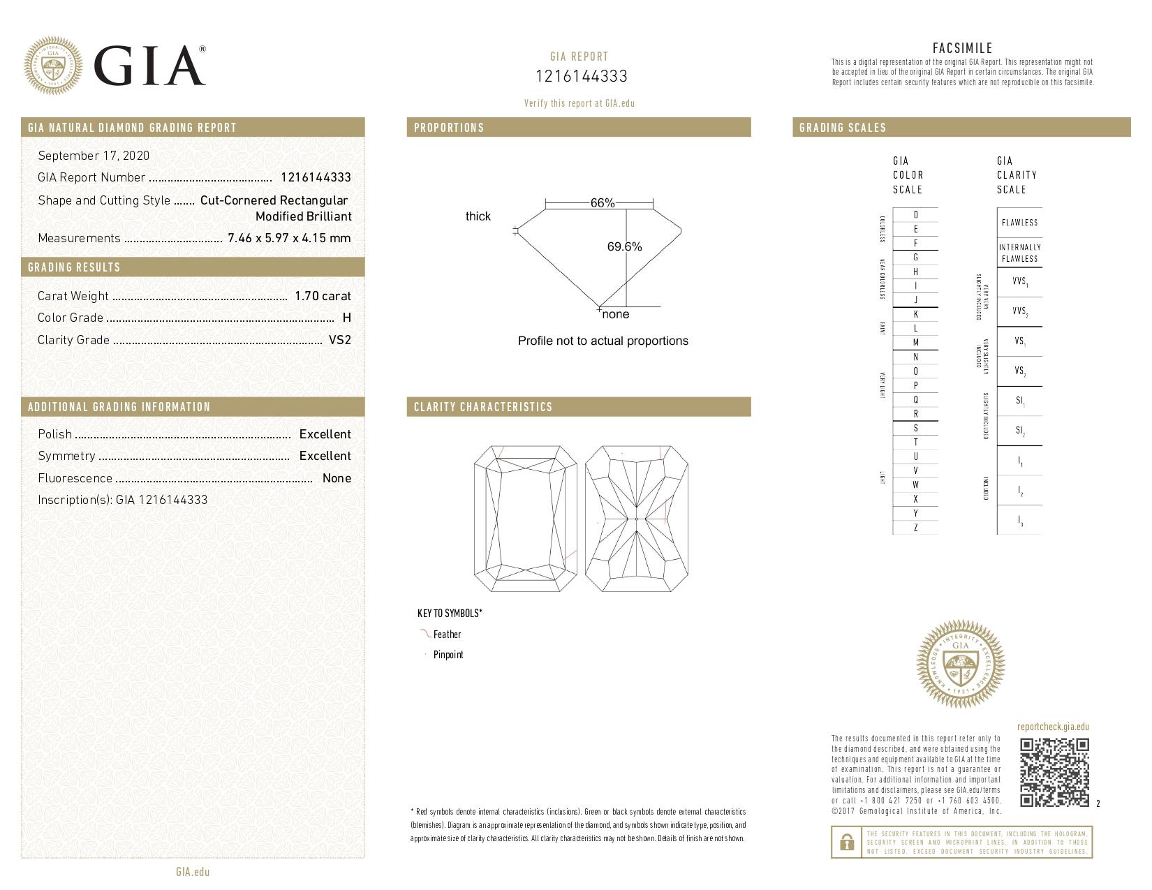 Anello a tre pietre con diamante radiante certificato GIA da 1,70 carati In condizioni ottime in vendita a New York, NY
