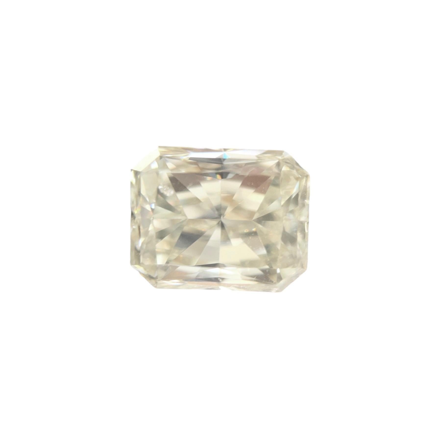 Moderno GIA Certified 1,70 Carat Radiant N , SI2 Natural Diamond in vendita